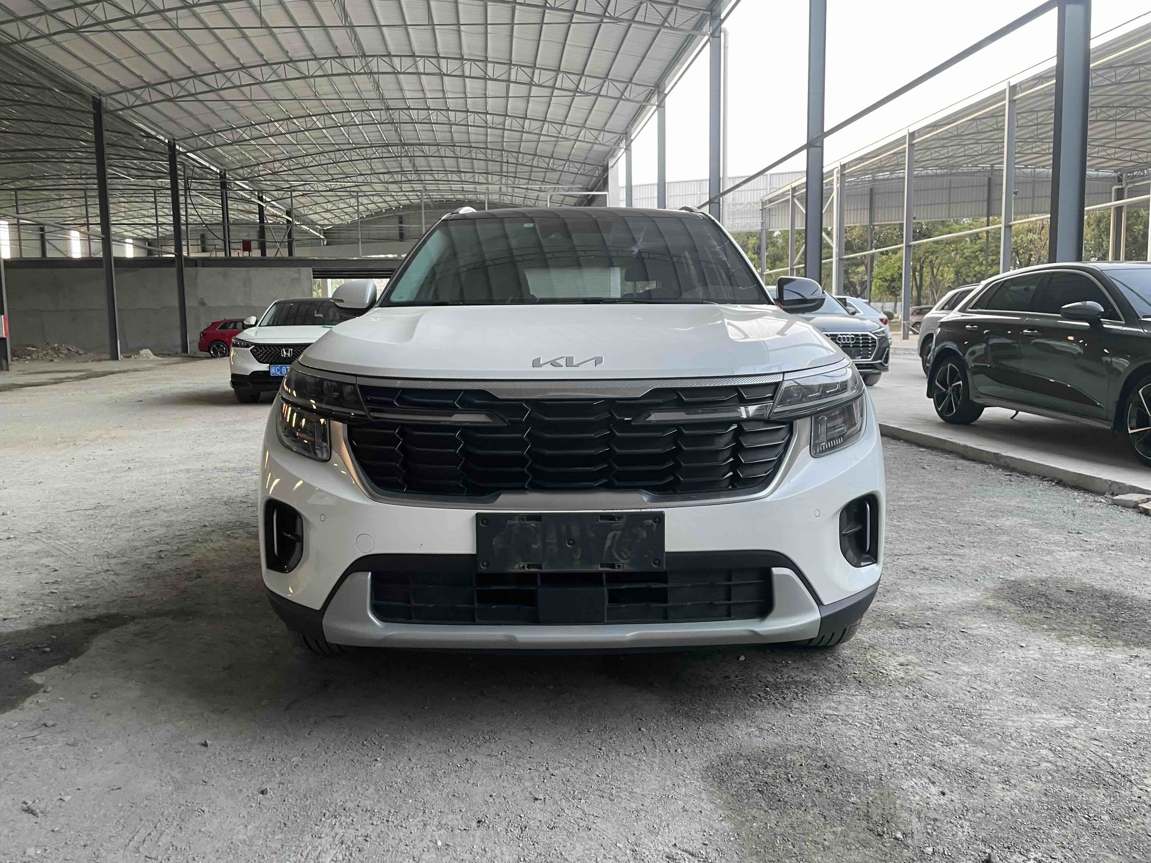 Kia Seltos 2023 car image #2