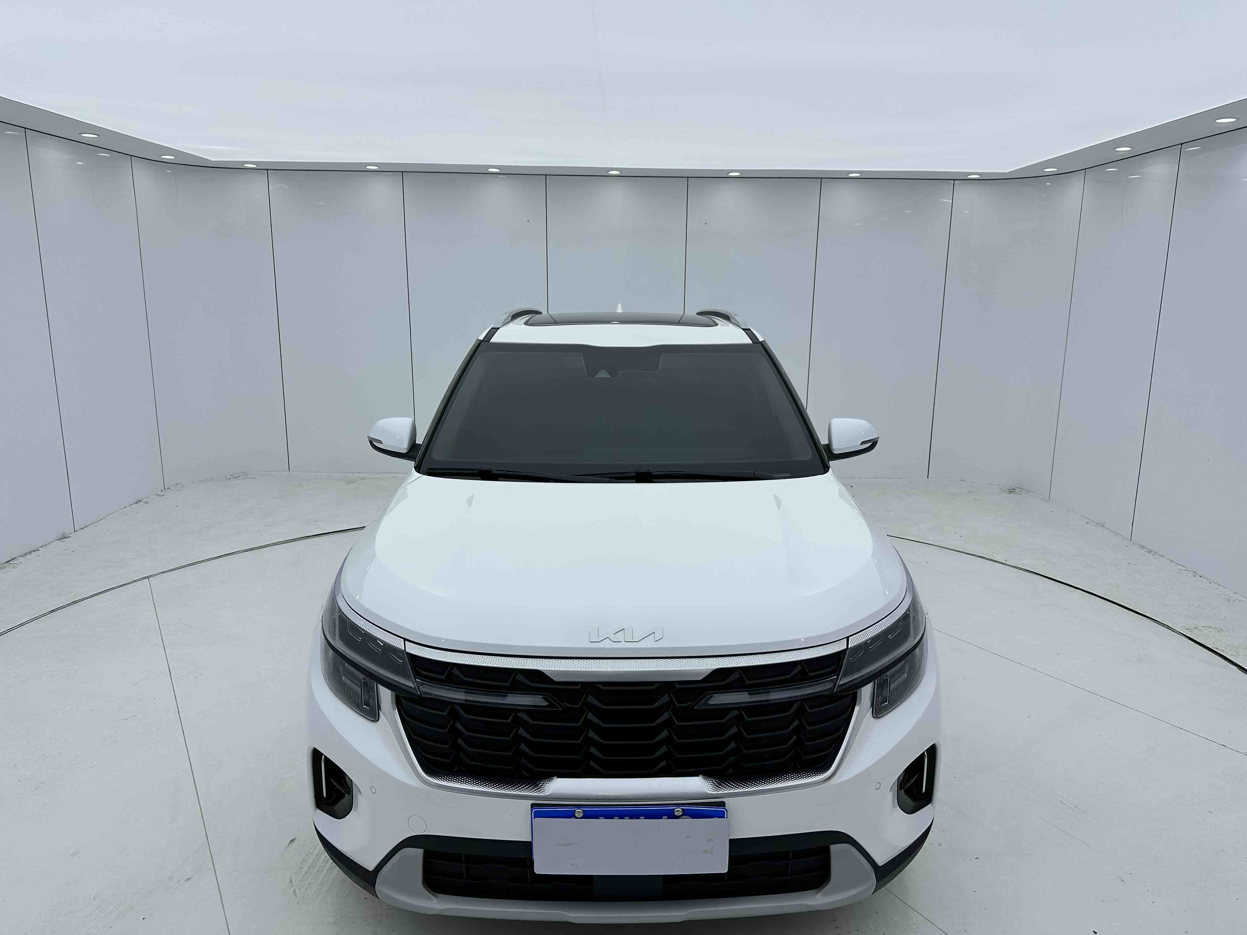 Kia Seltos 2024 car image #2