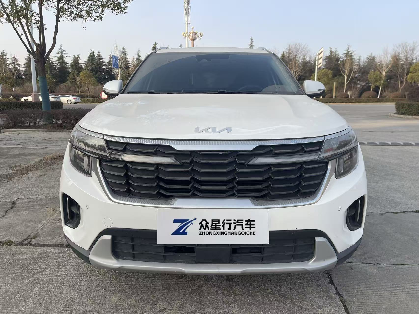 Kia Seltos 2024 car image #2