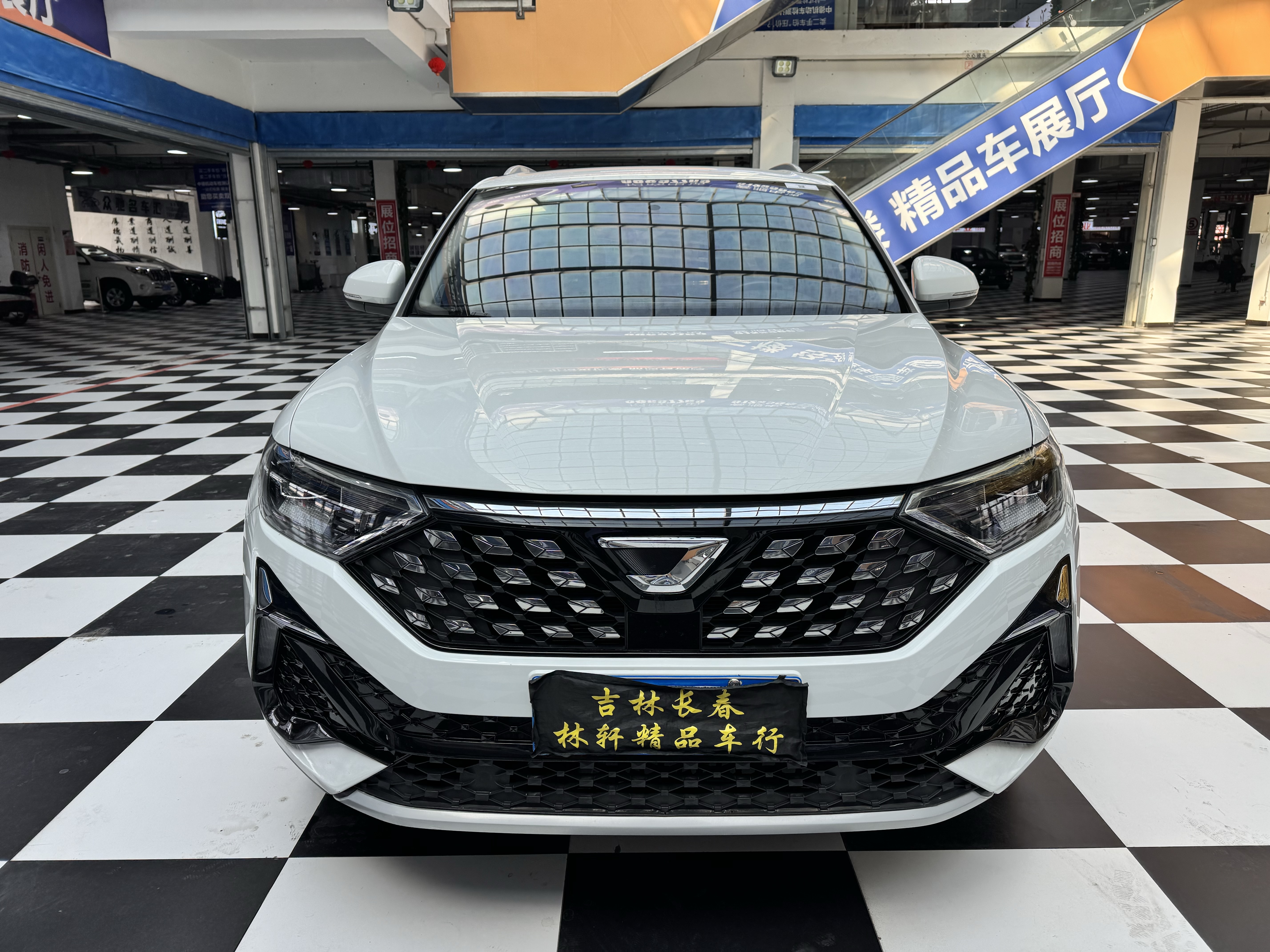 VS5 2023 car image #2