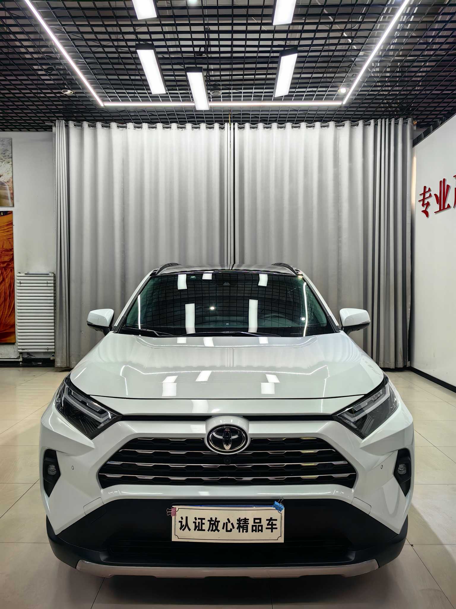 Toyota RAV4 2024 car image #2