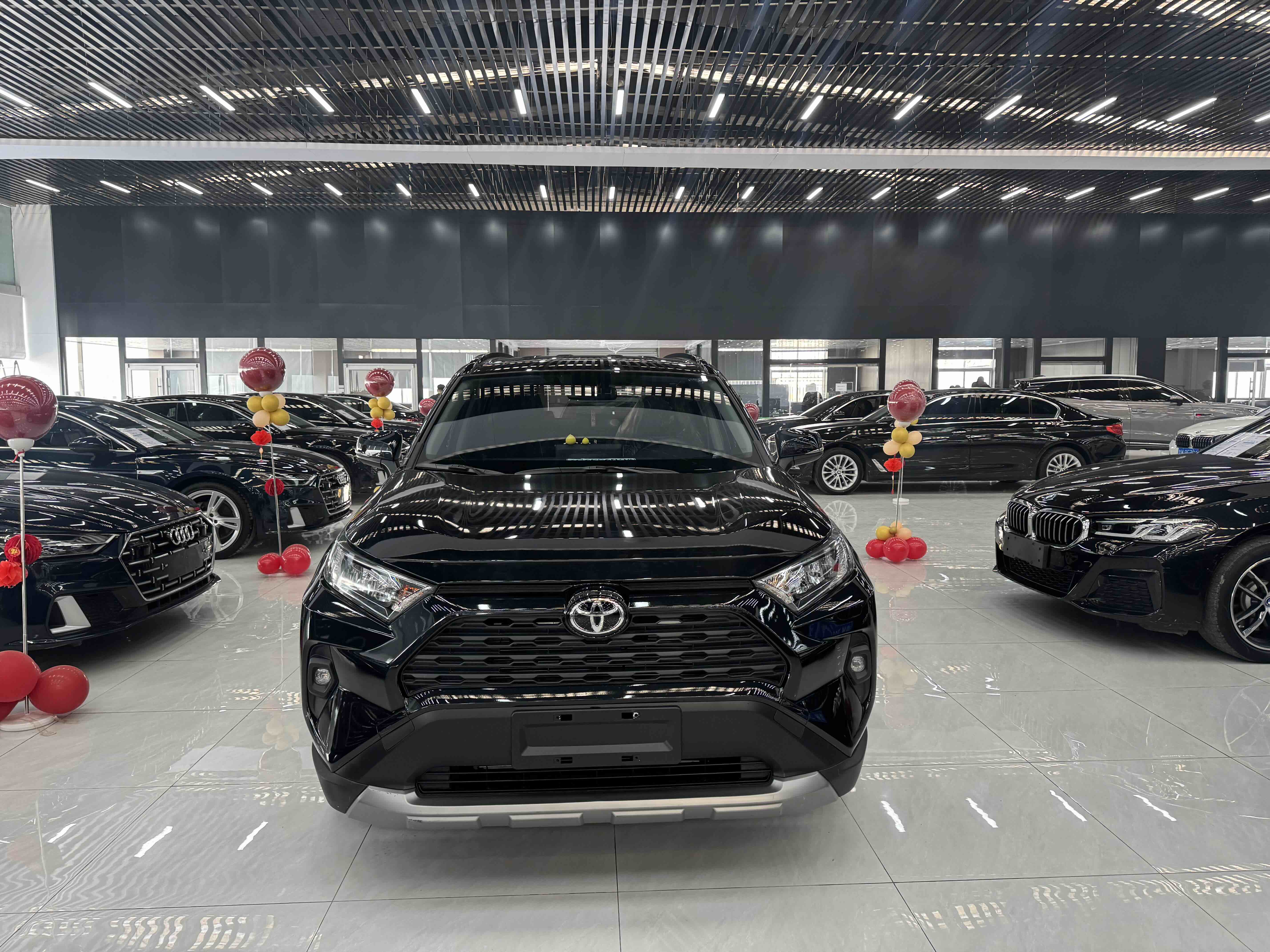 Toyota RAV4 2025 car image #2