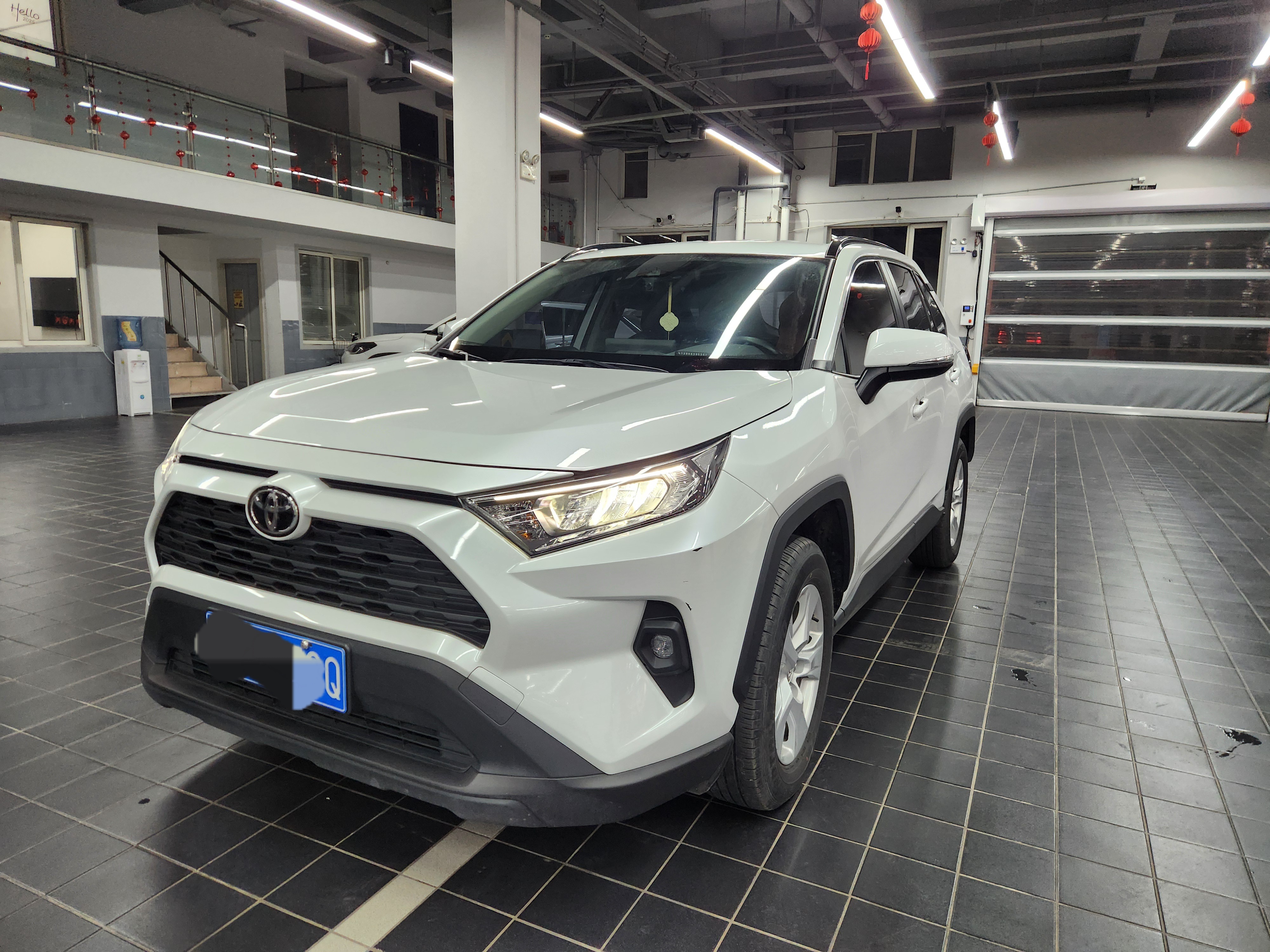 Toyota RAV4 2024 car image #2