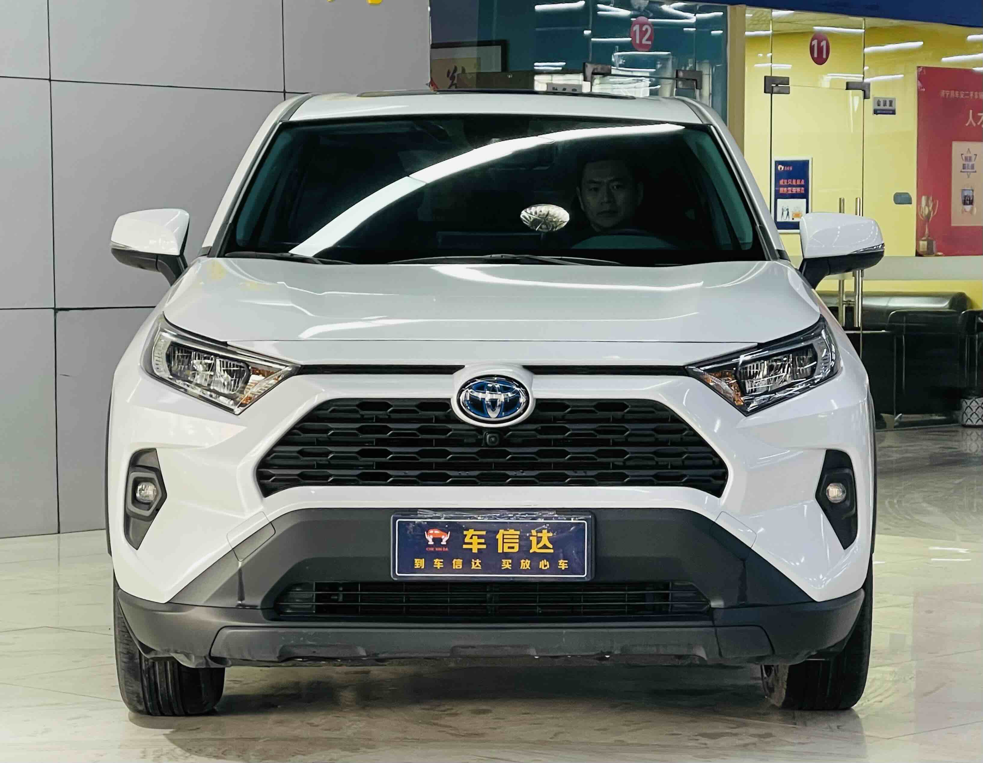 Toyota RAV4 2024 #2 Toyota RAV4 2024 car image #2