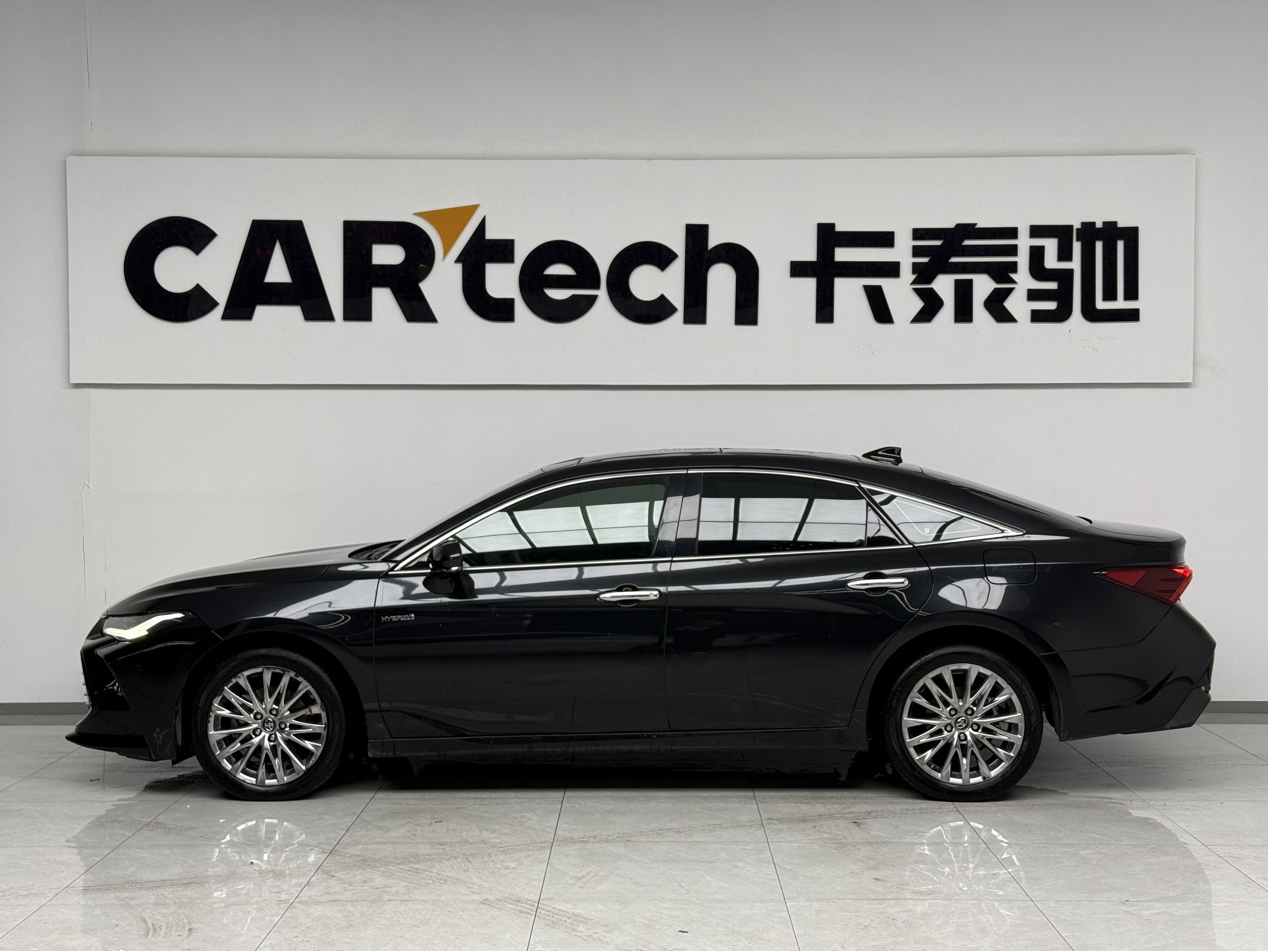 Toyota Avalon 2024 car image #2