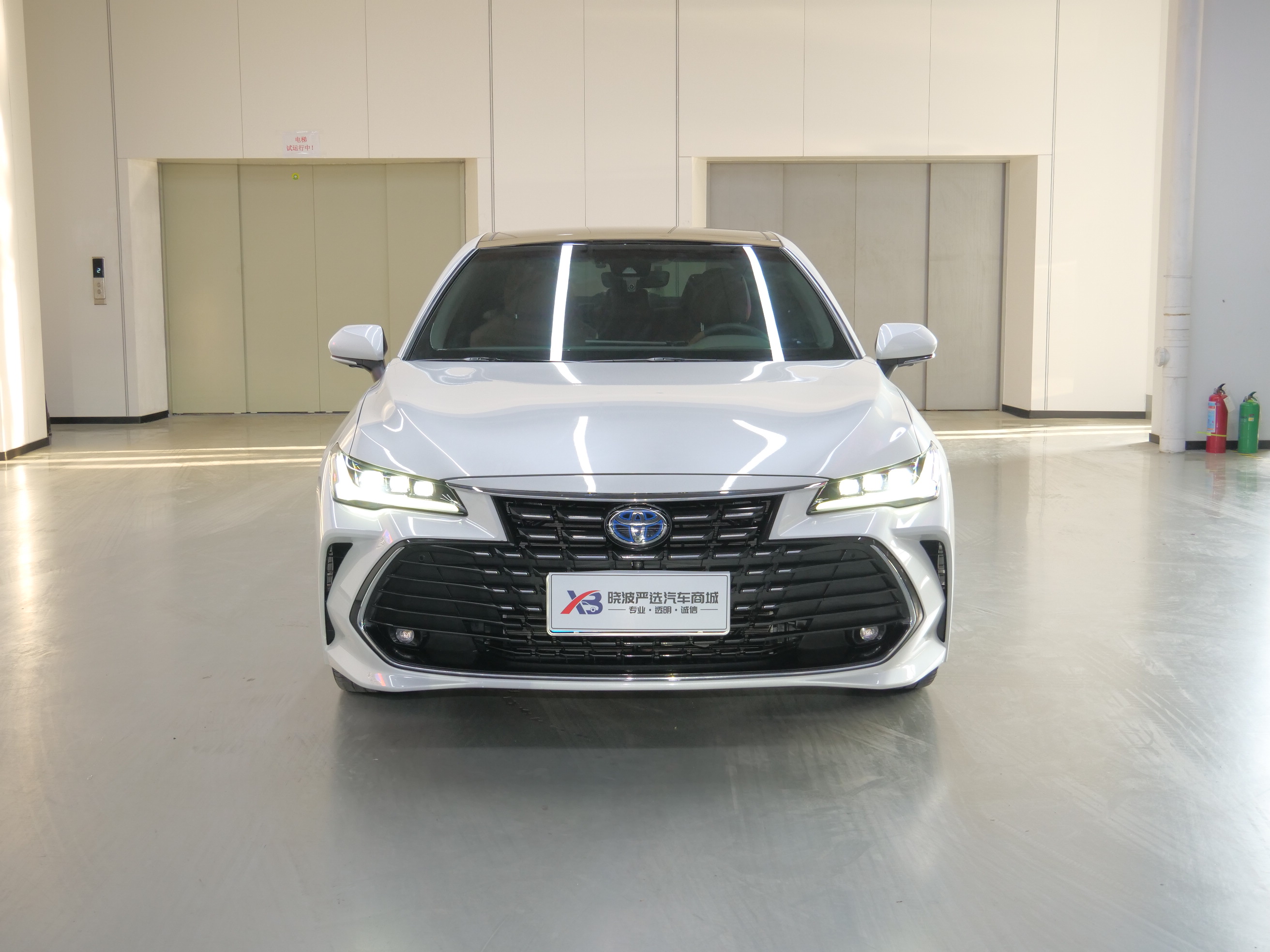 Toyota Avalon 2023 car image #2