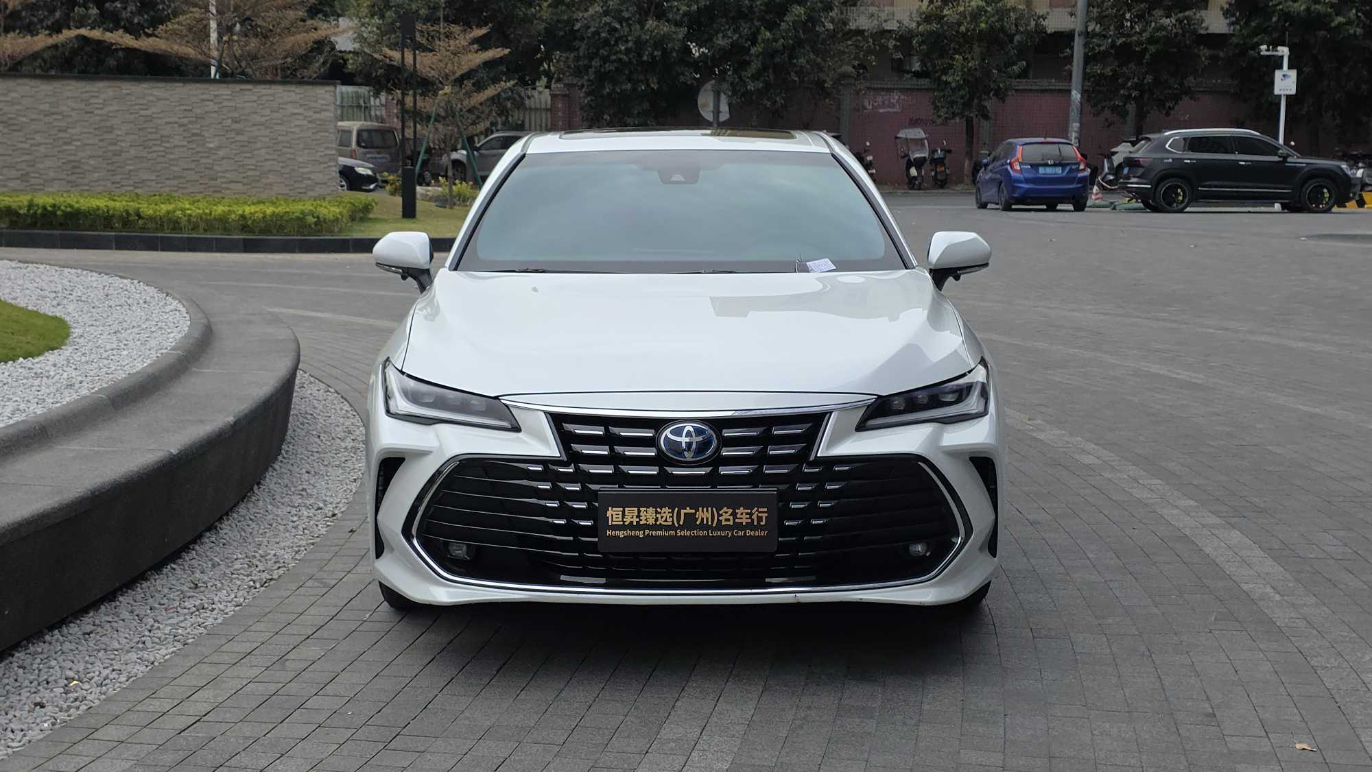 Toyota Avalon 2024 car image #2