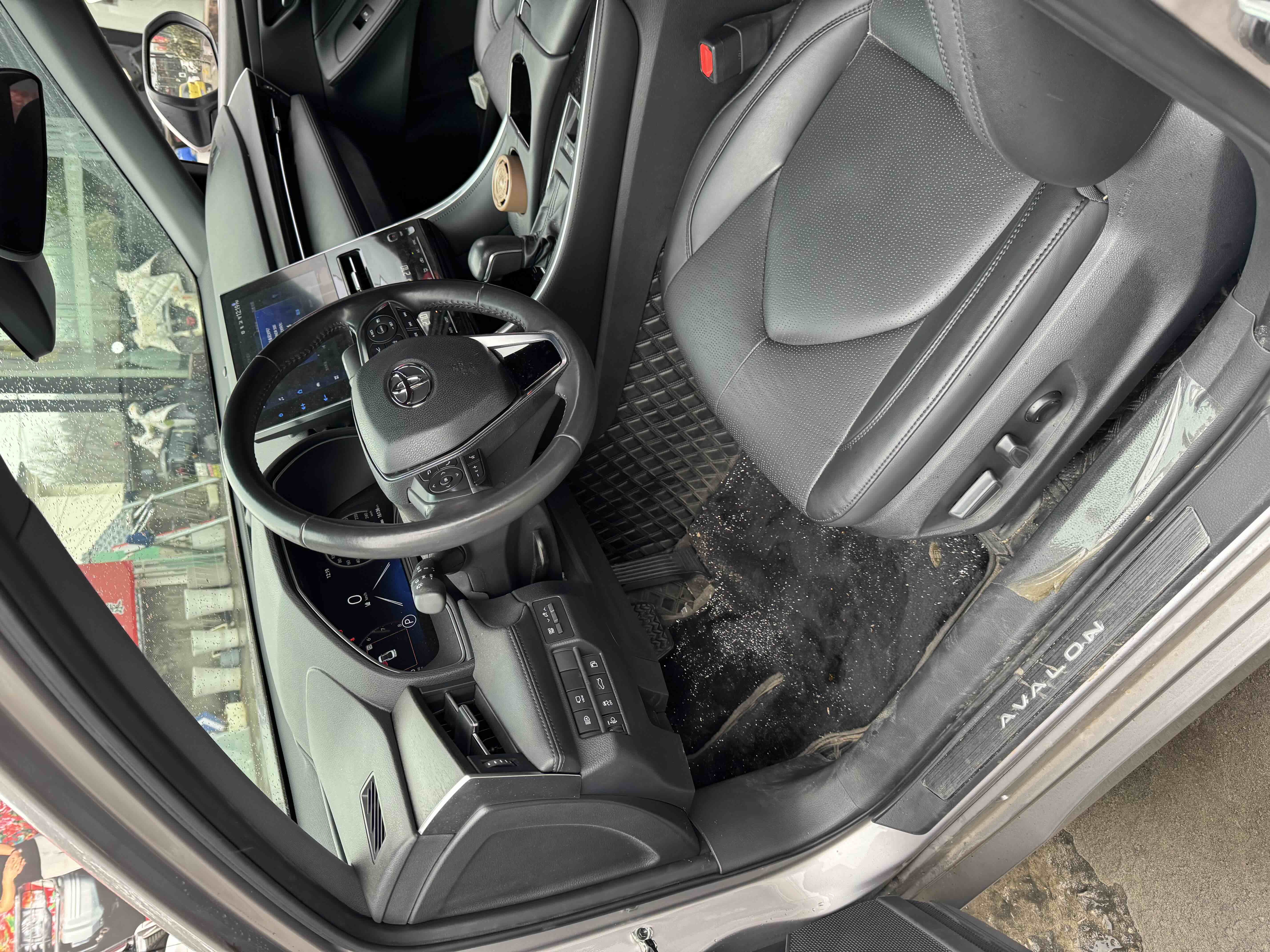 Toyota Avalon 2023 car image #2