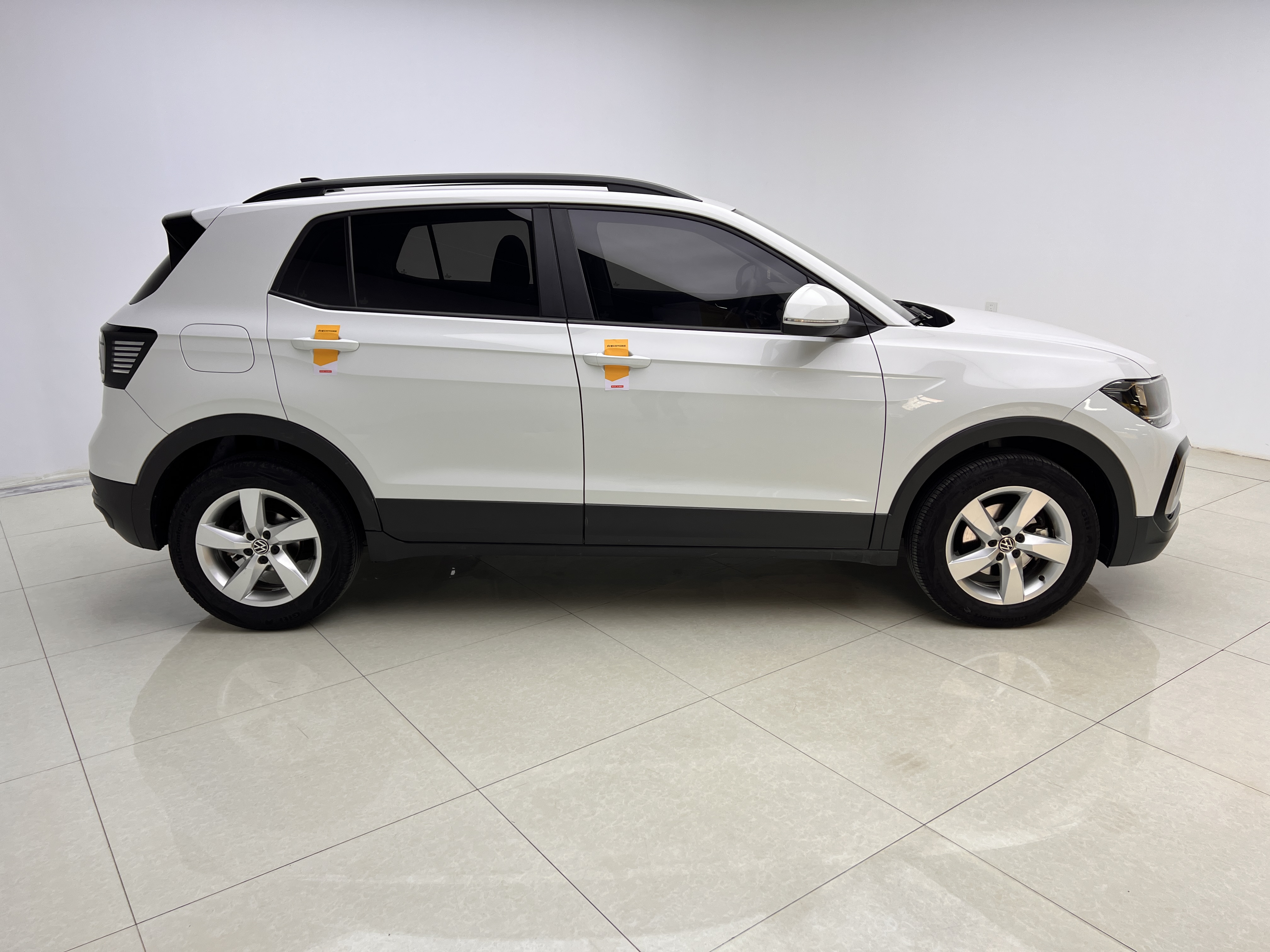 Volkswagen T-Cross 2025 car image #2