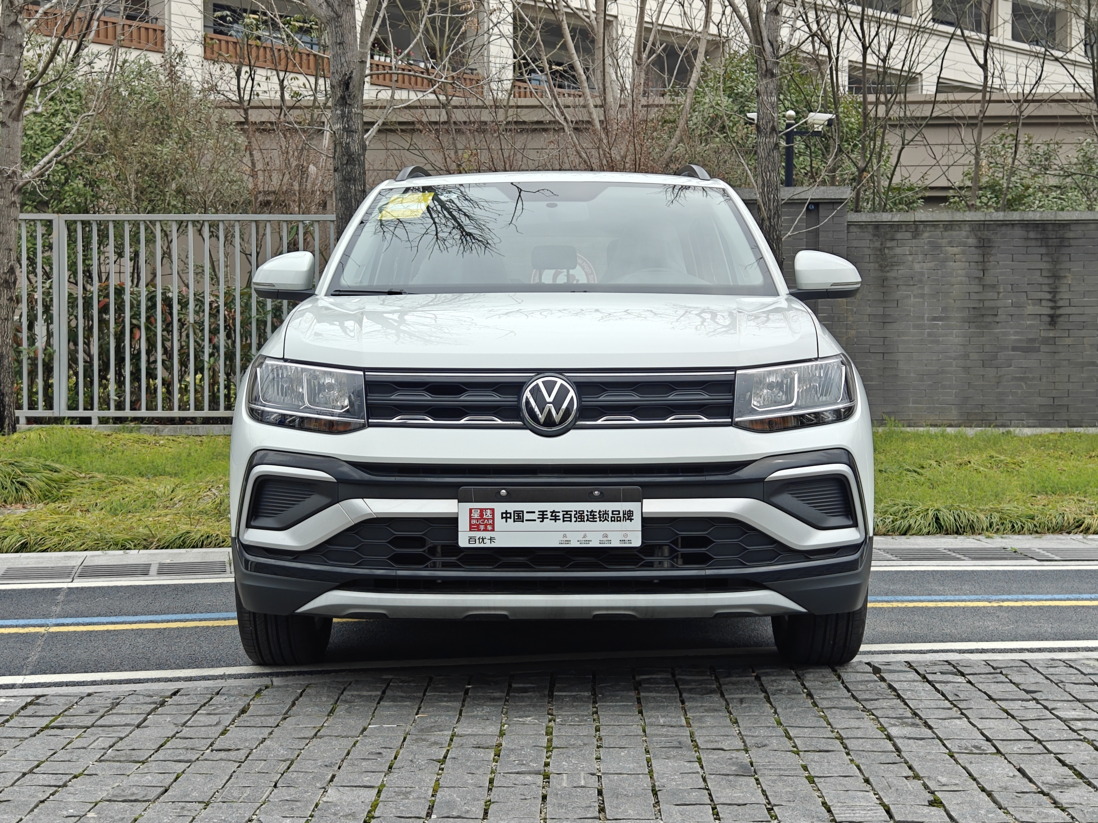 Volkswagen T-Cross 2026 car image #2