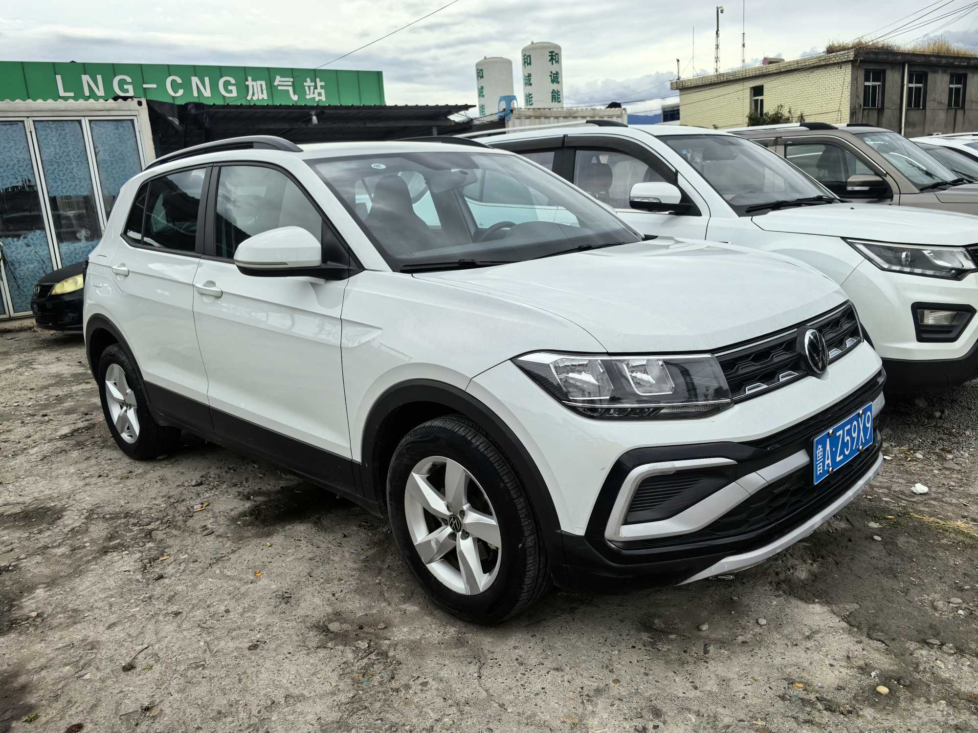 Volkswagen T-Cross 2023 car image #2