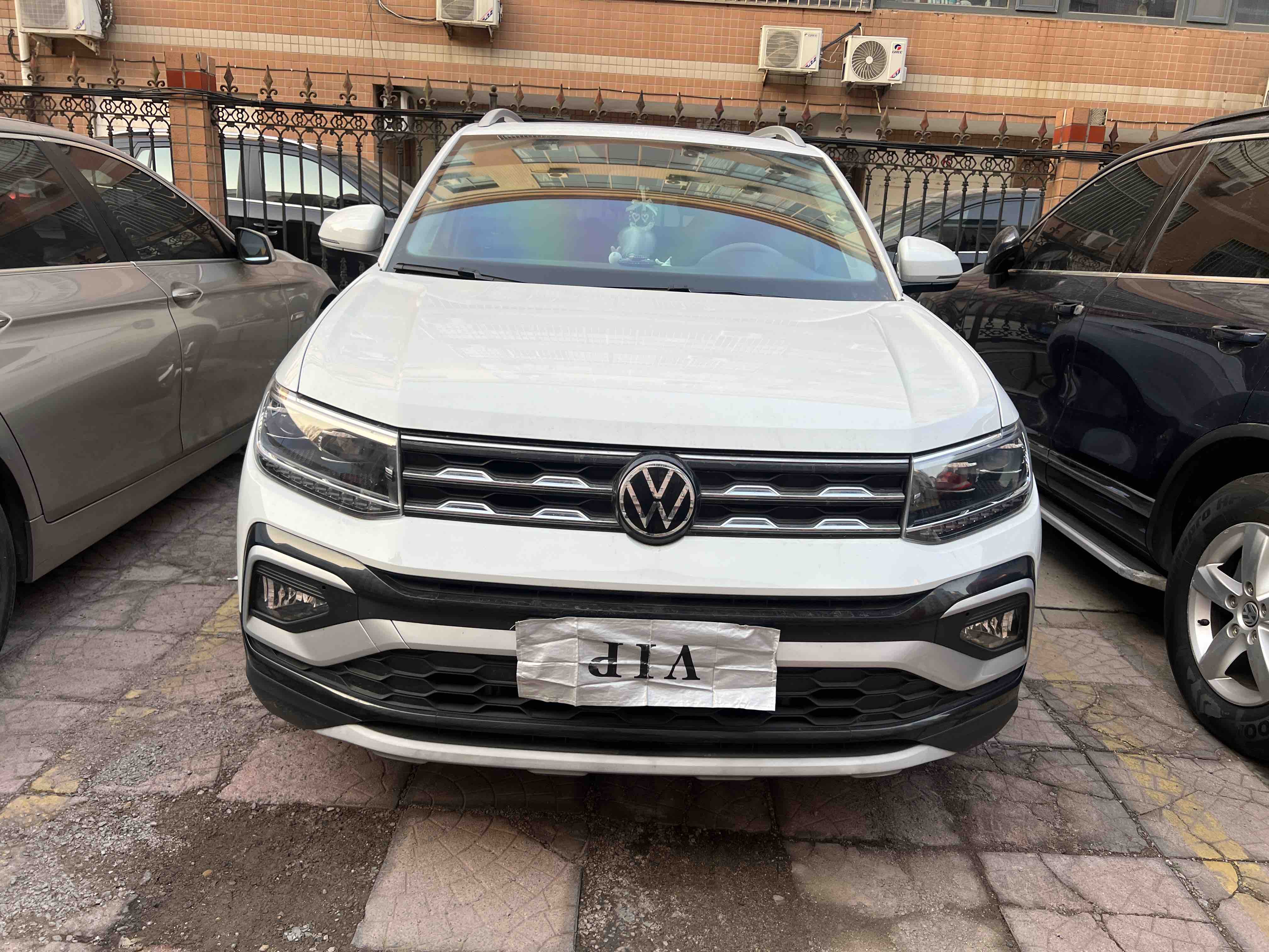 Volkswagen T-Cross 2024 car image #2
