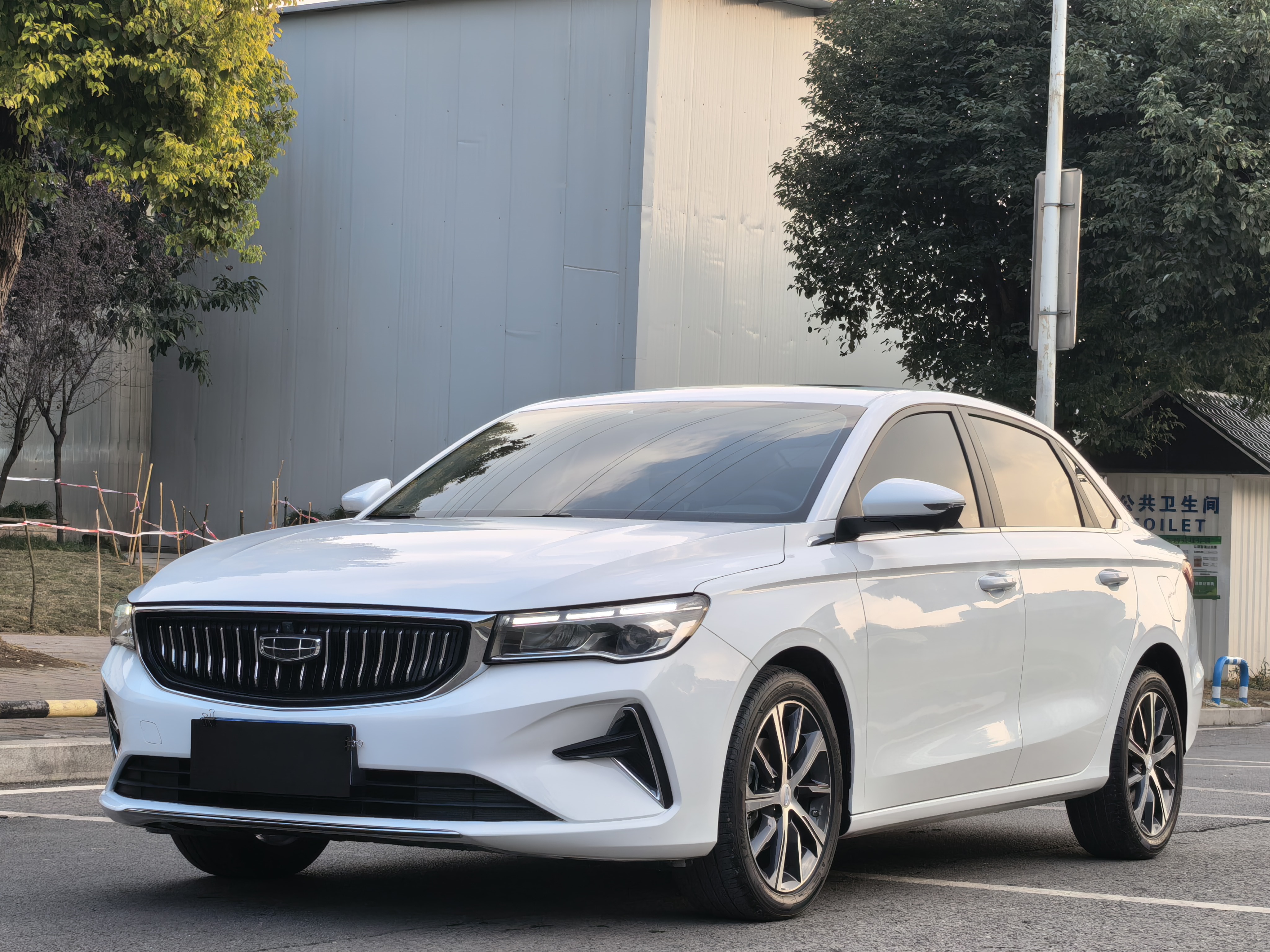 GEELY Emgrand 2023 car image #2