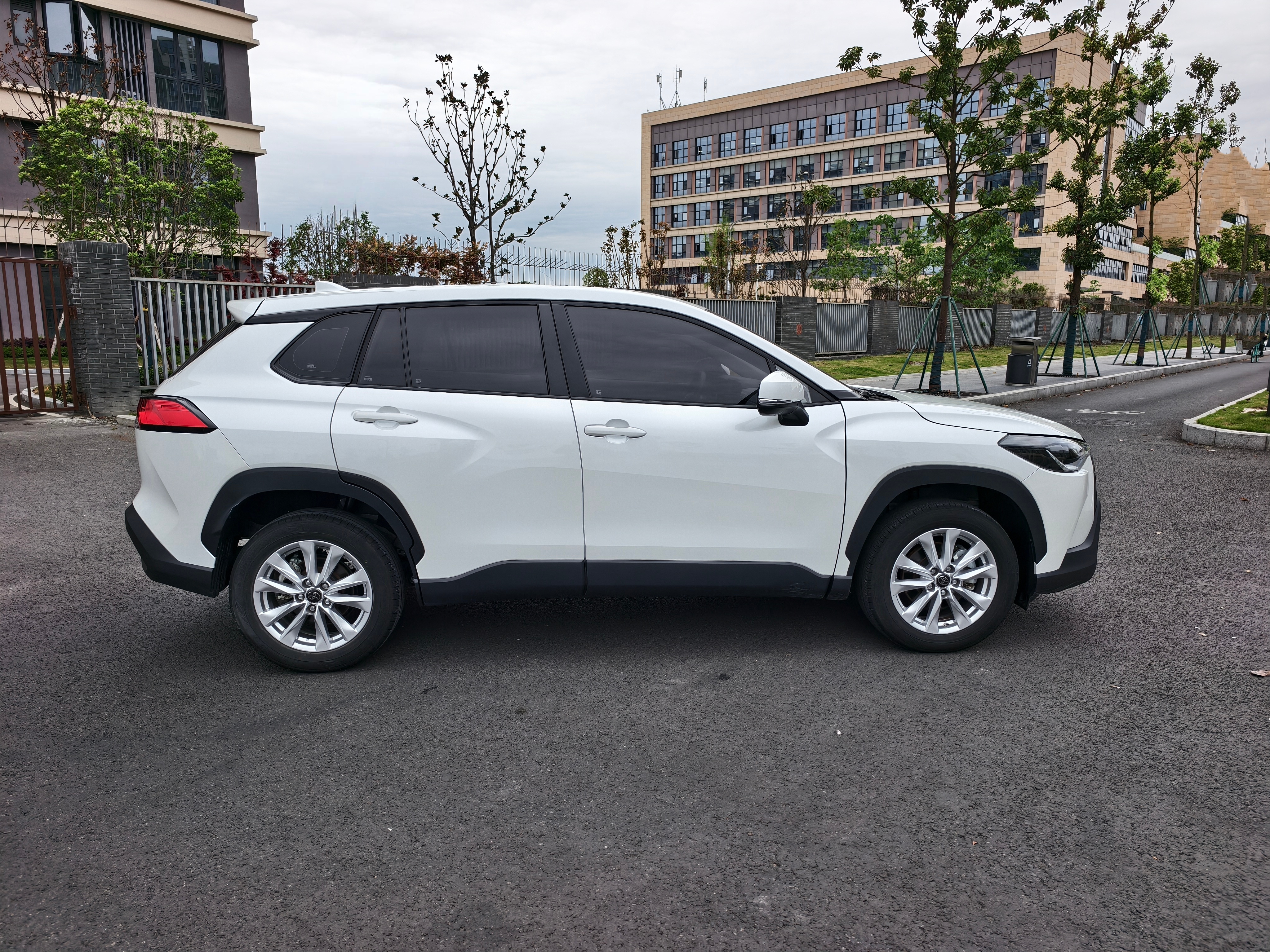 Corolla Cross 2023 car image #2