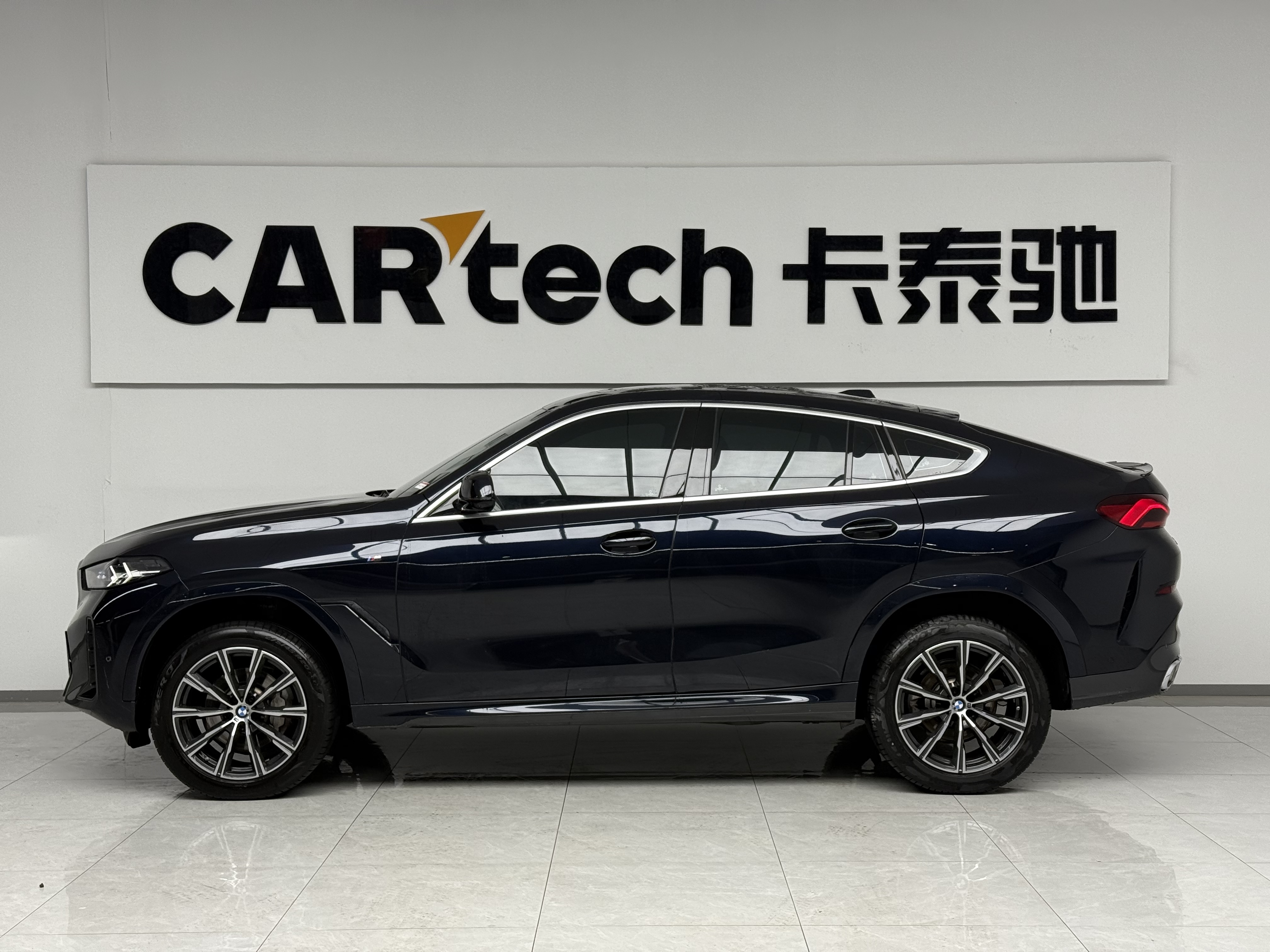 BMW X6 2024 immagine di auto #2