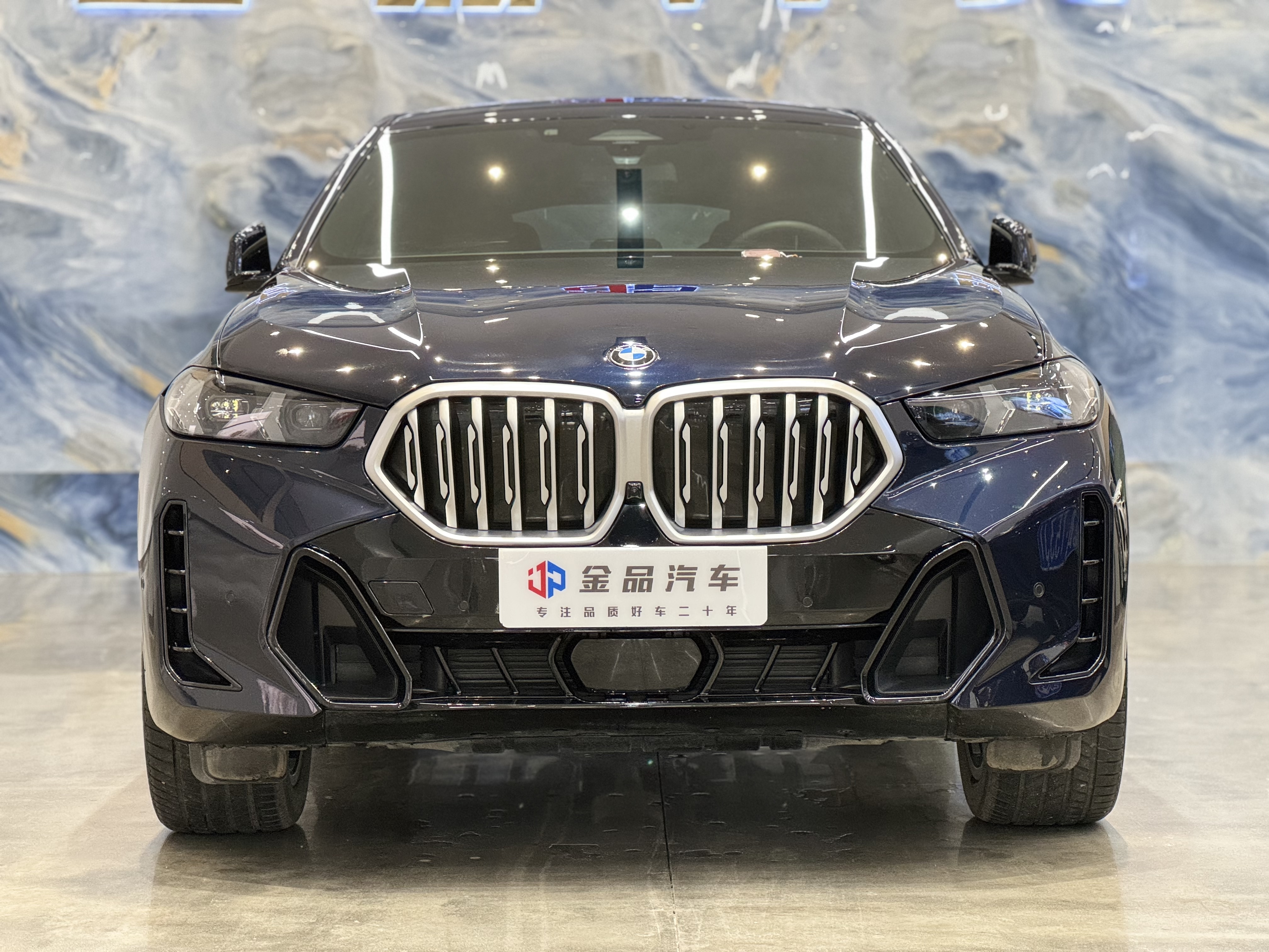 BMW X6 2024 car image #2