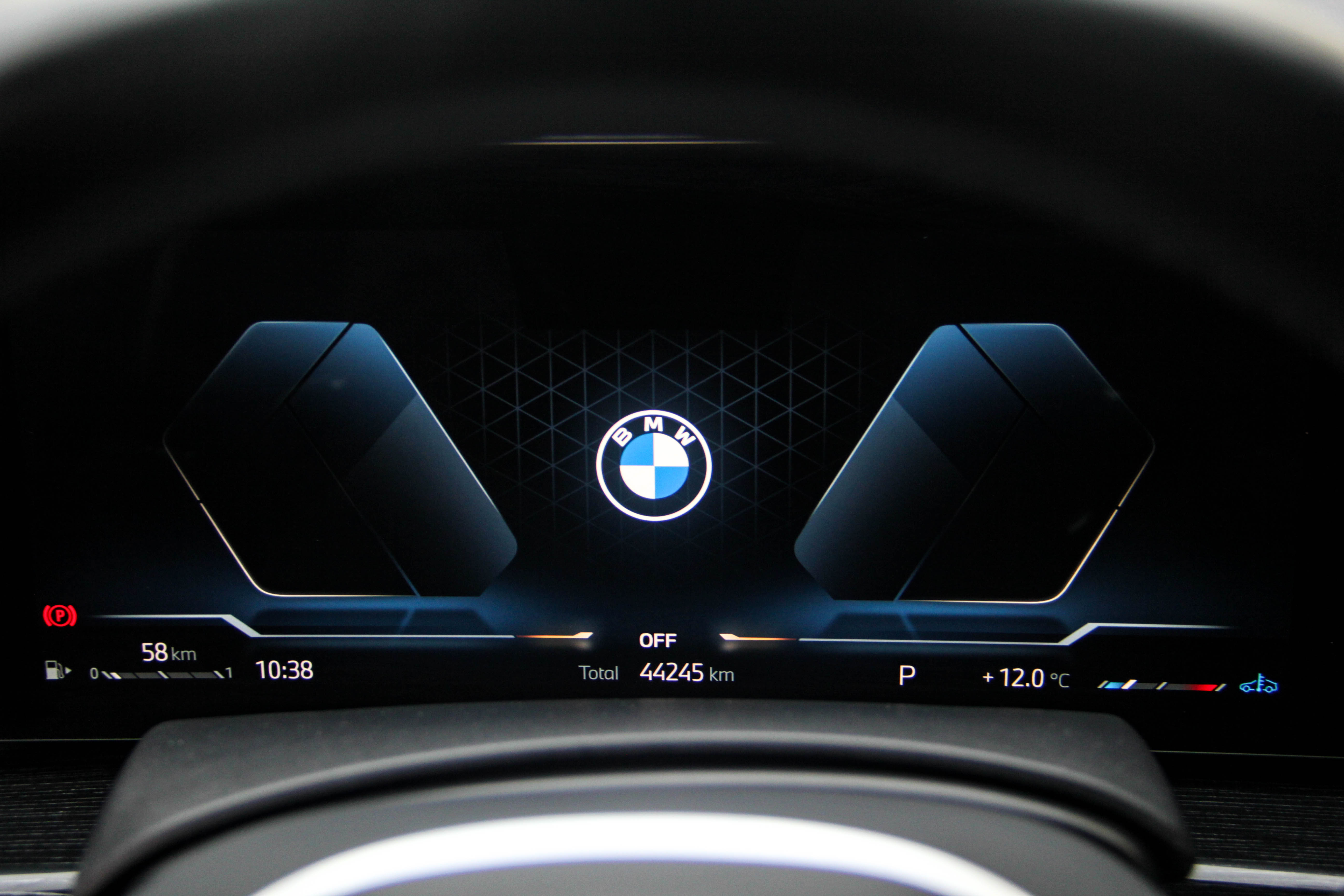 BMW X6 2023 car image #2