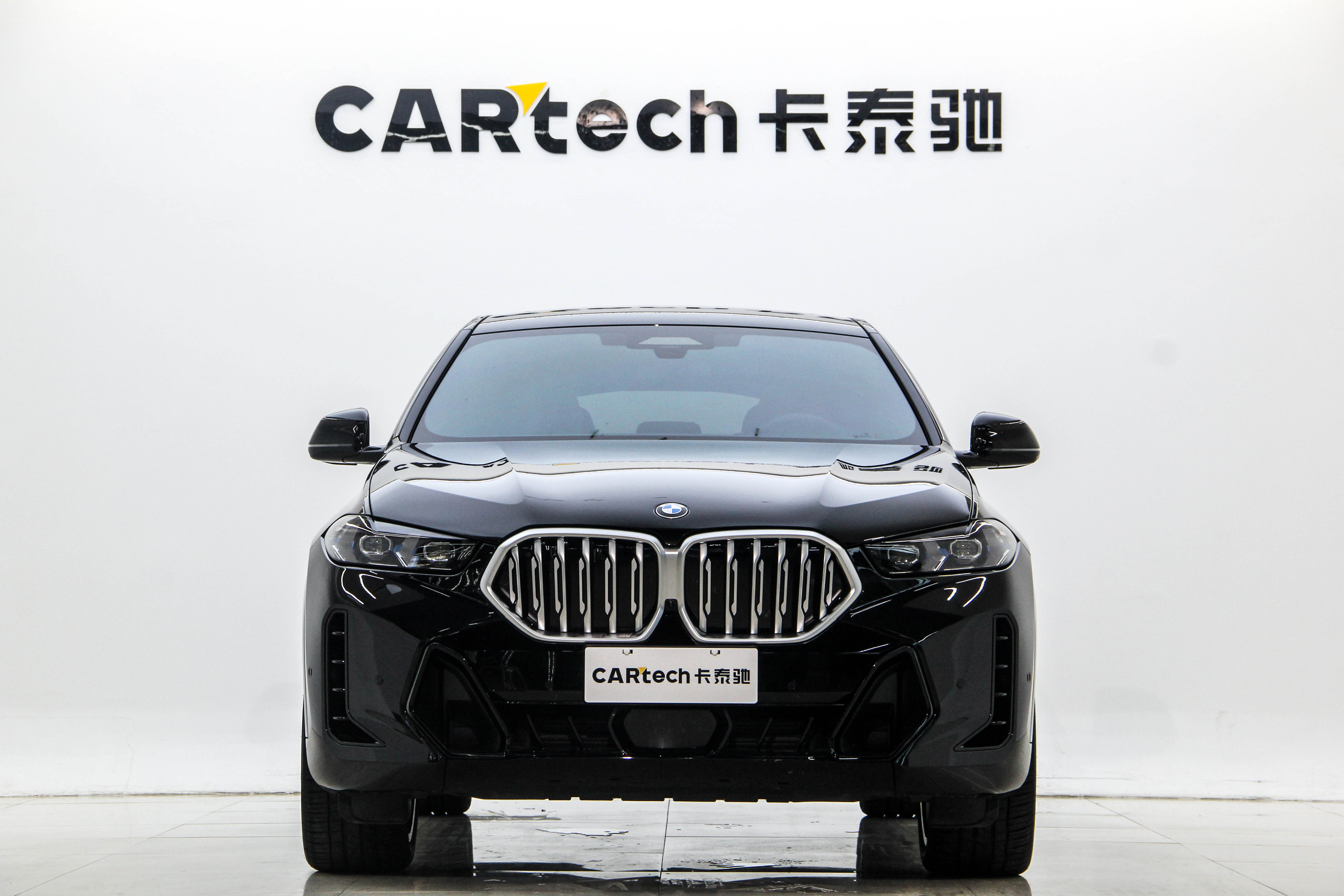 BMW X6 2025 car image #2