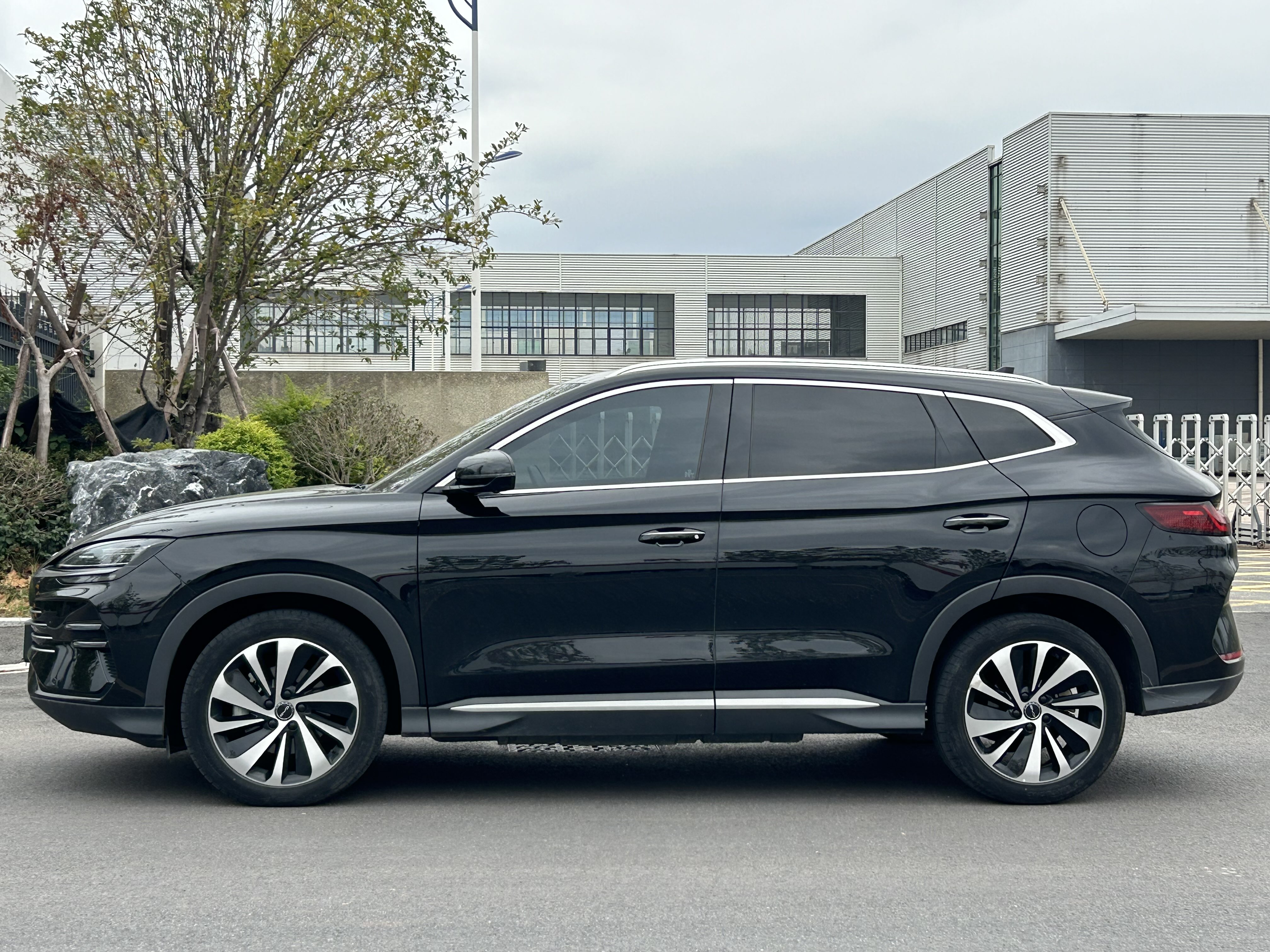 BYD Song Plus New Energy 2023 car image #2