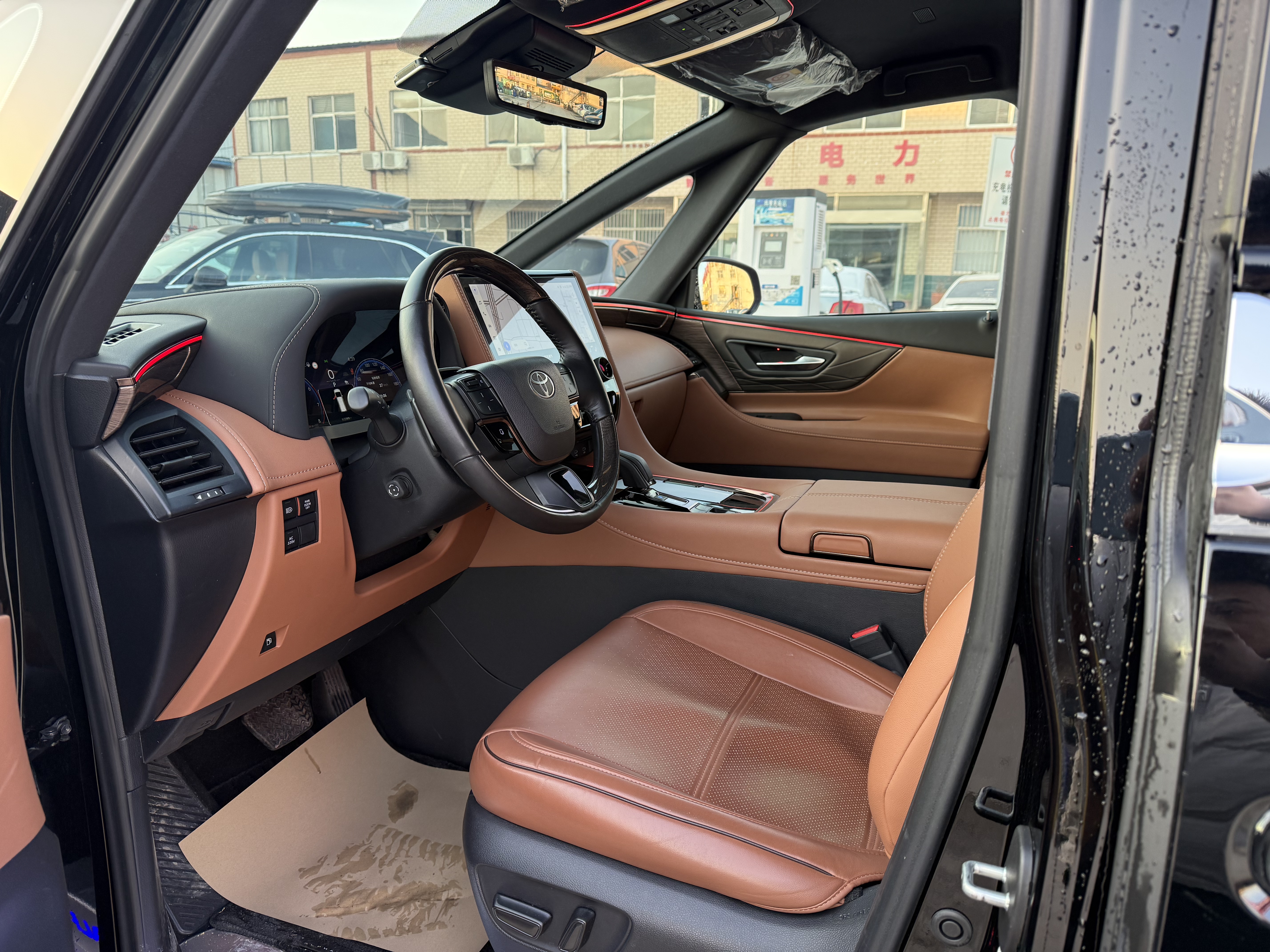 Toyota Alphard 2025 car image #2