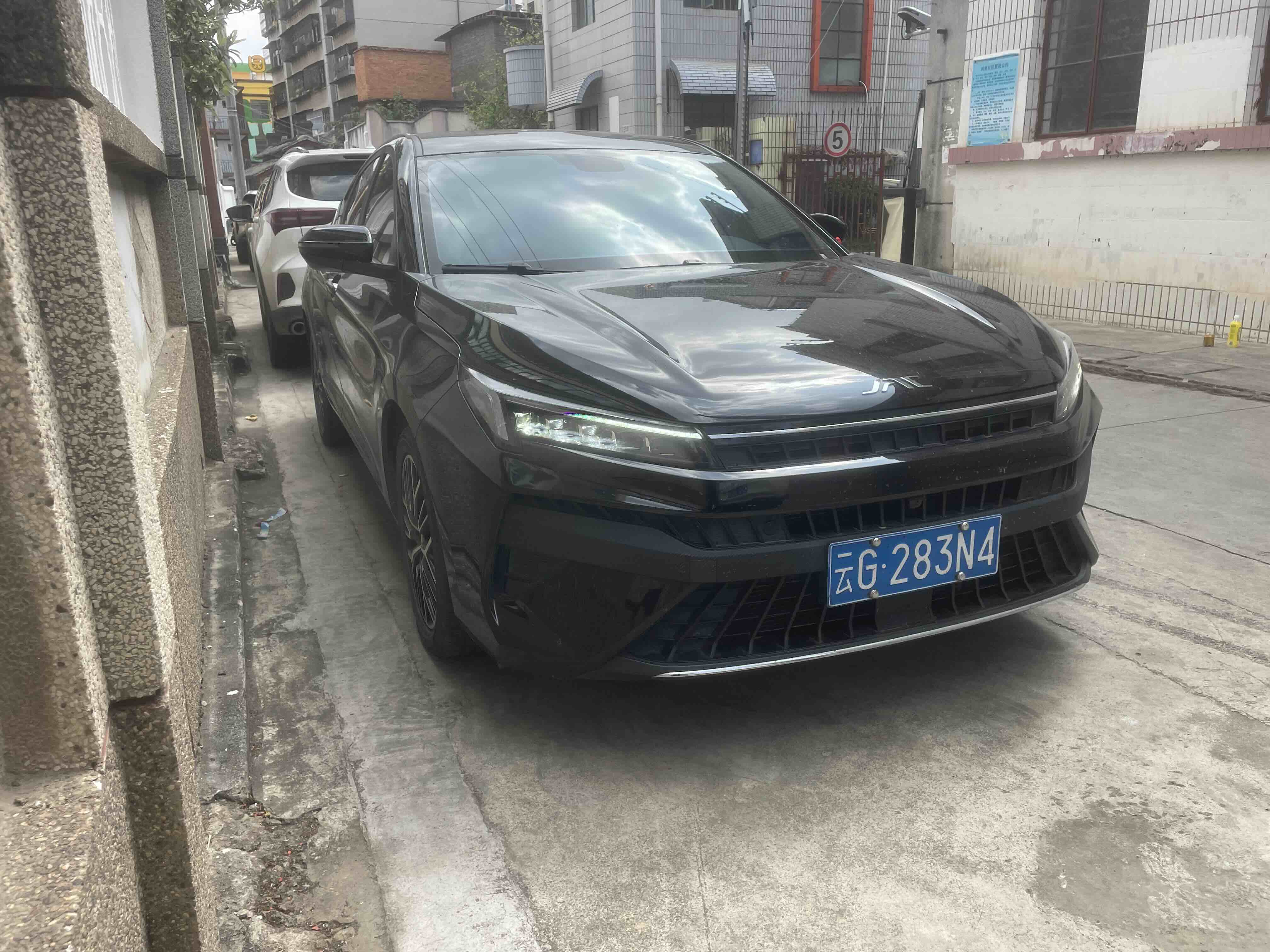 JAC A5 PLUS 2023 car image #2