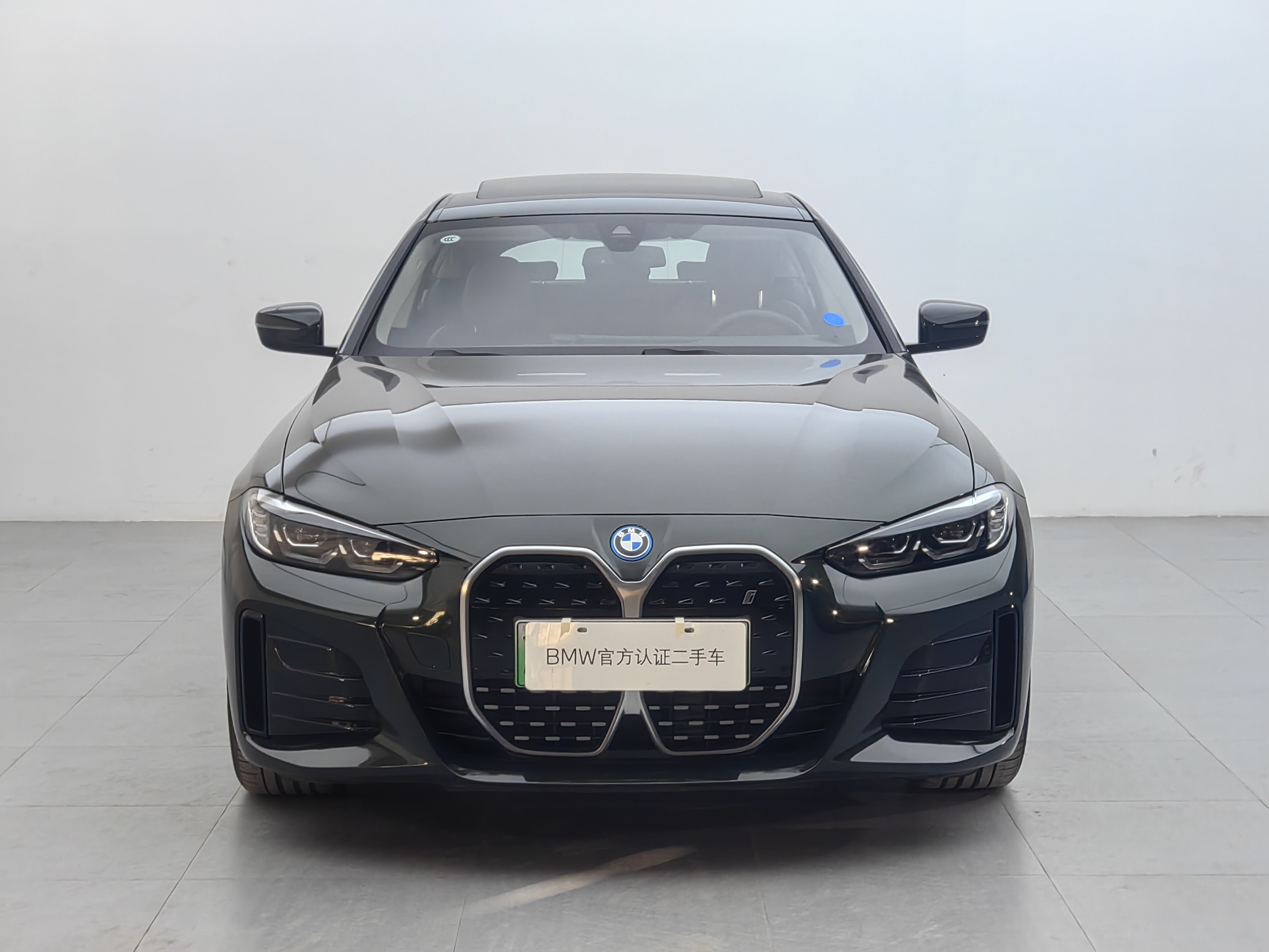 BMW i4 2025 car image #2