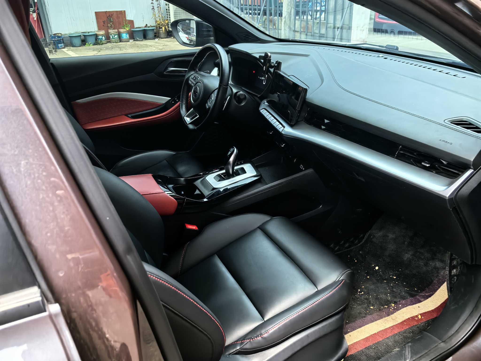 5 2023 #2 5 2023 immagine di auto #2