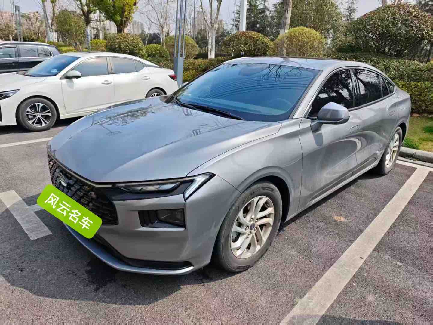 Ford Mondeo 2023 car image #2