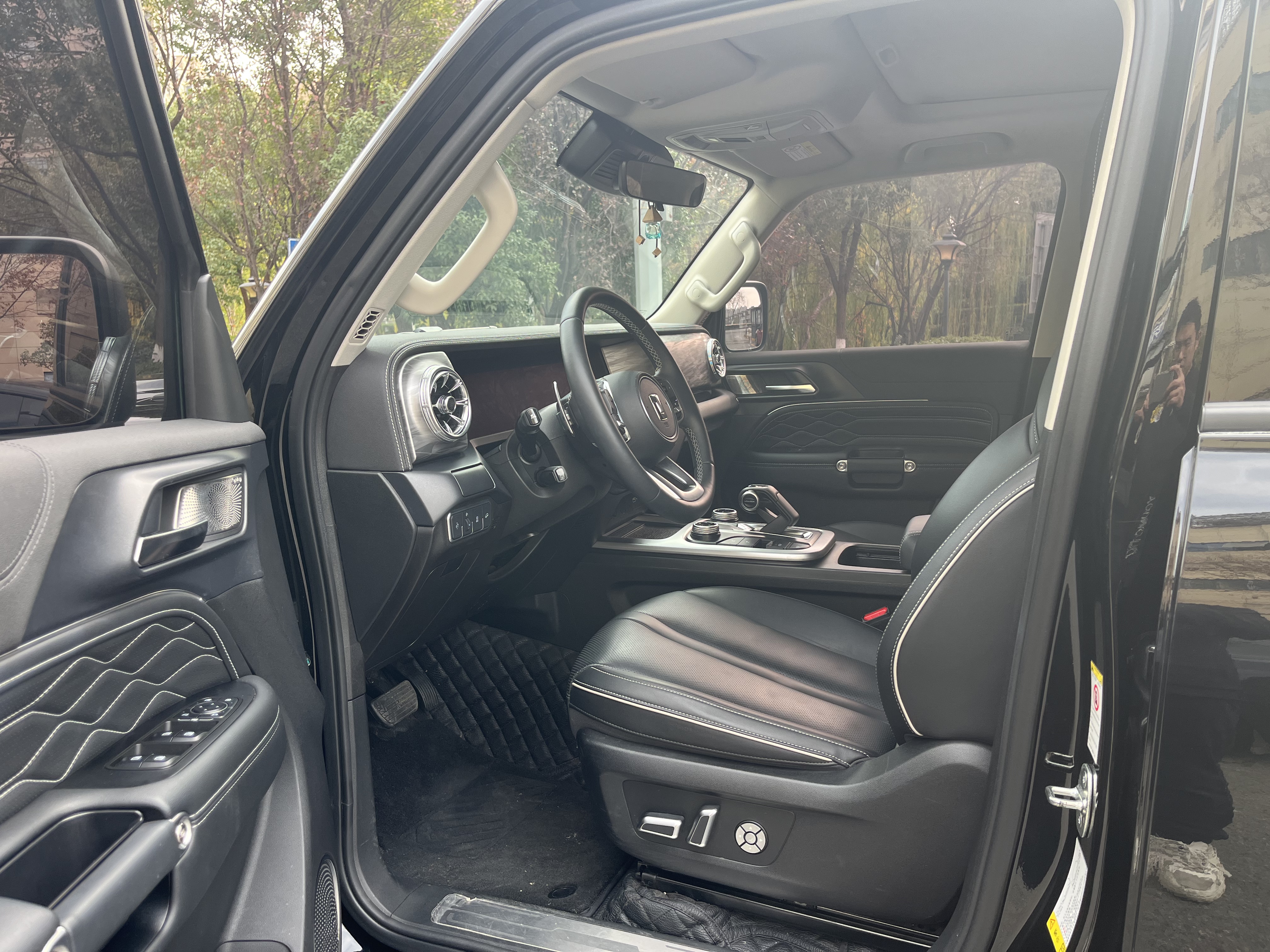 Tank 300 2024 car image #2