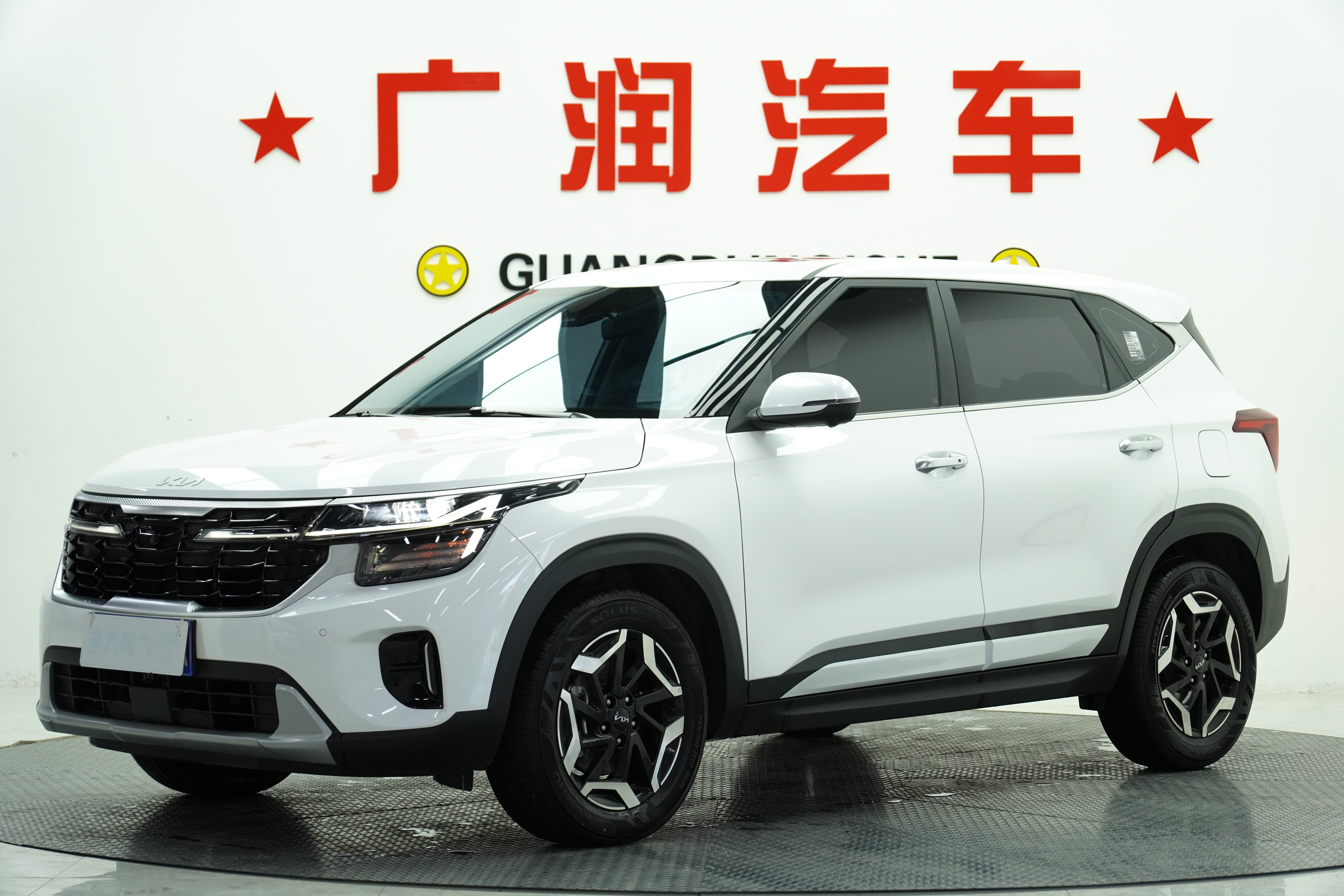 Kia Seltos 2024 car image #2