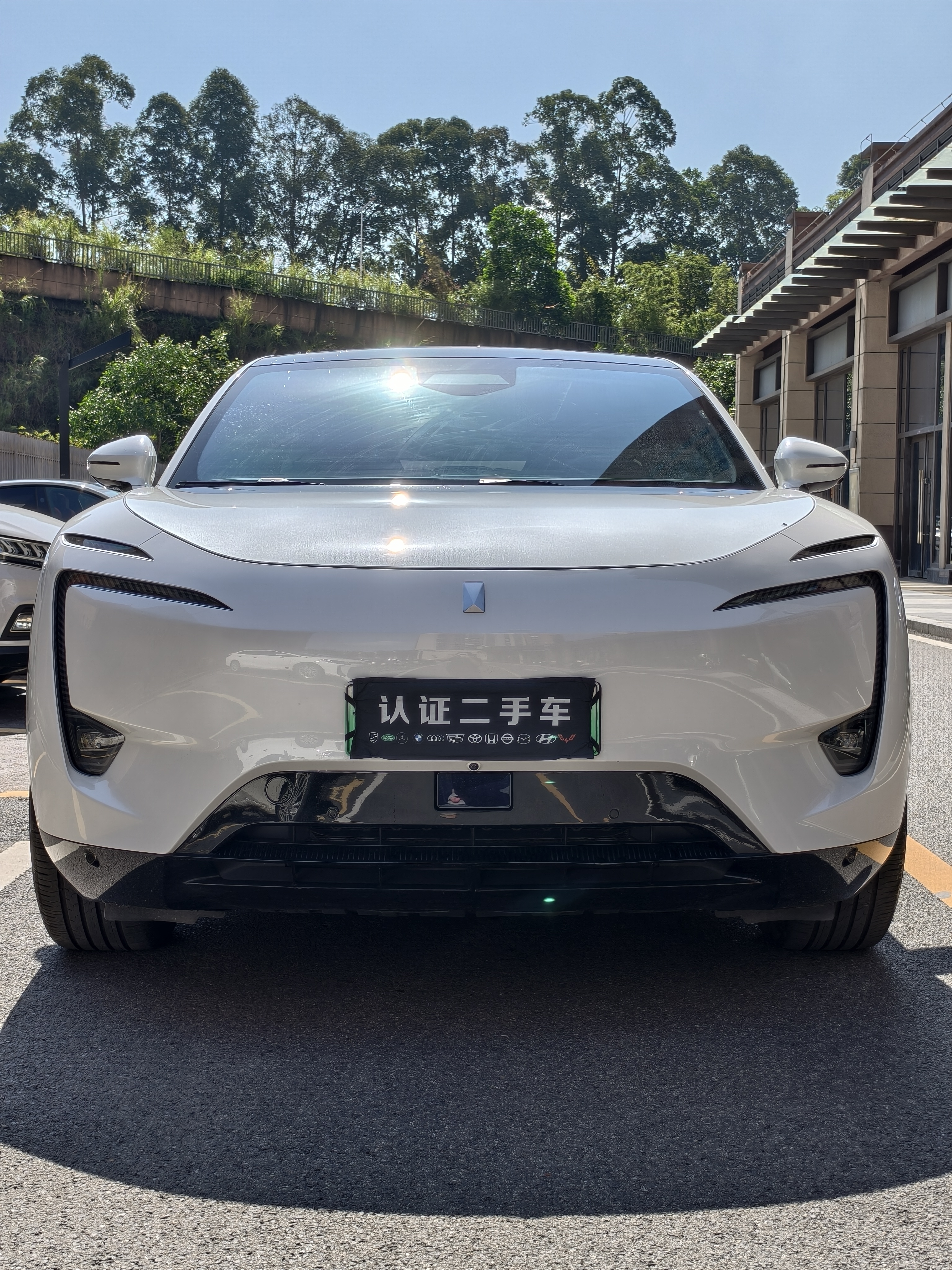 Avatr 11 2024 car image #2