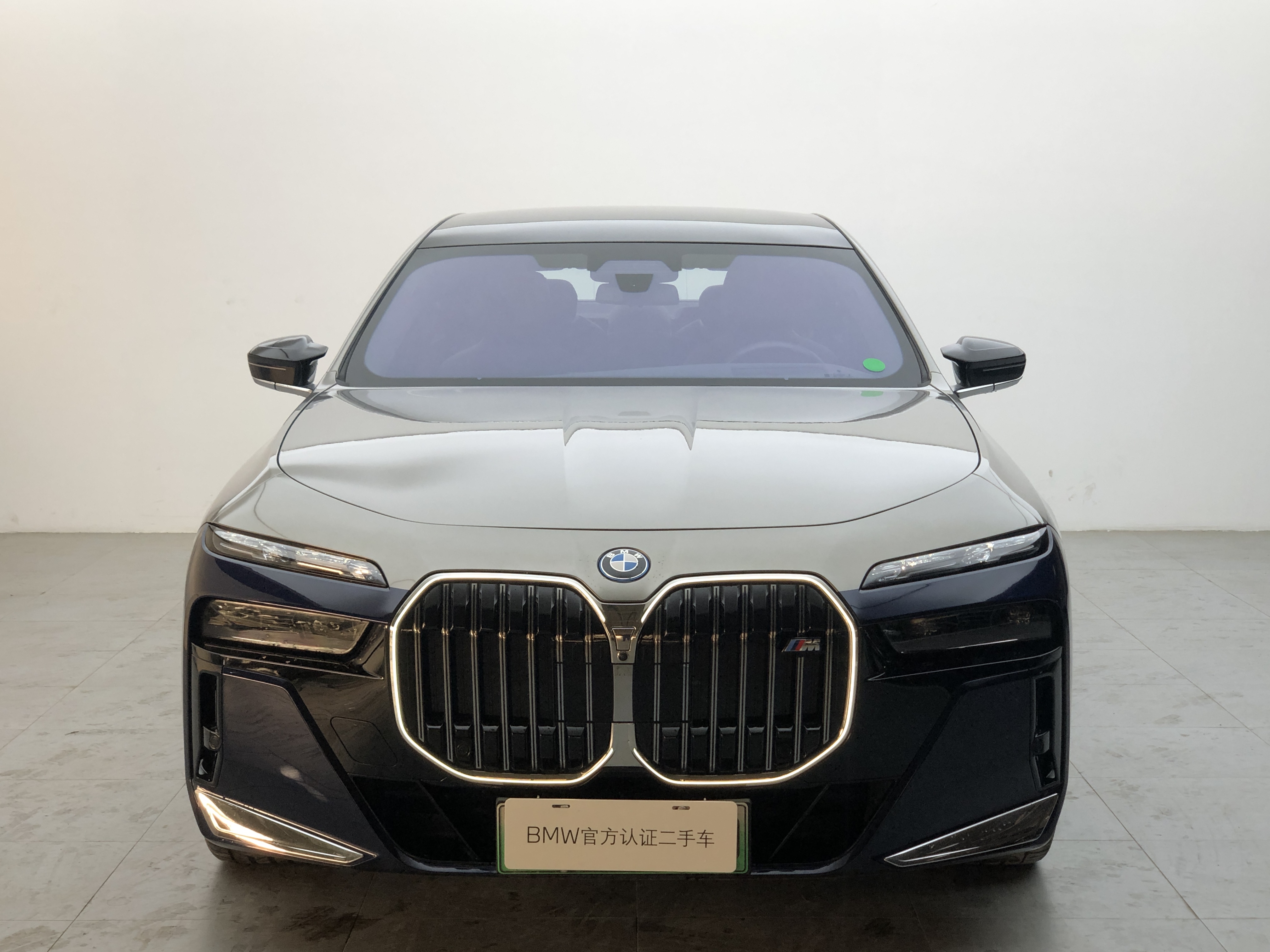 BMW i7 M70L 2023 #2 BMW i7 M70L 2023 car image #2