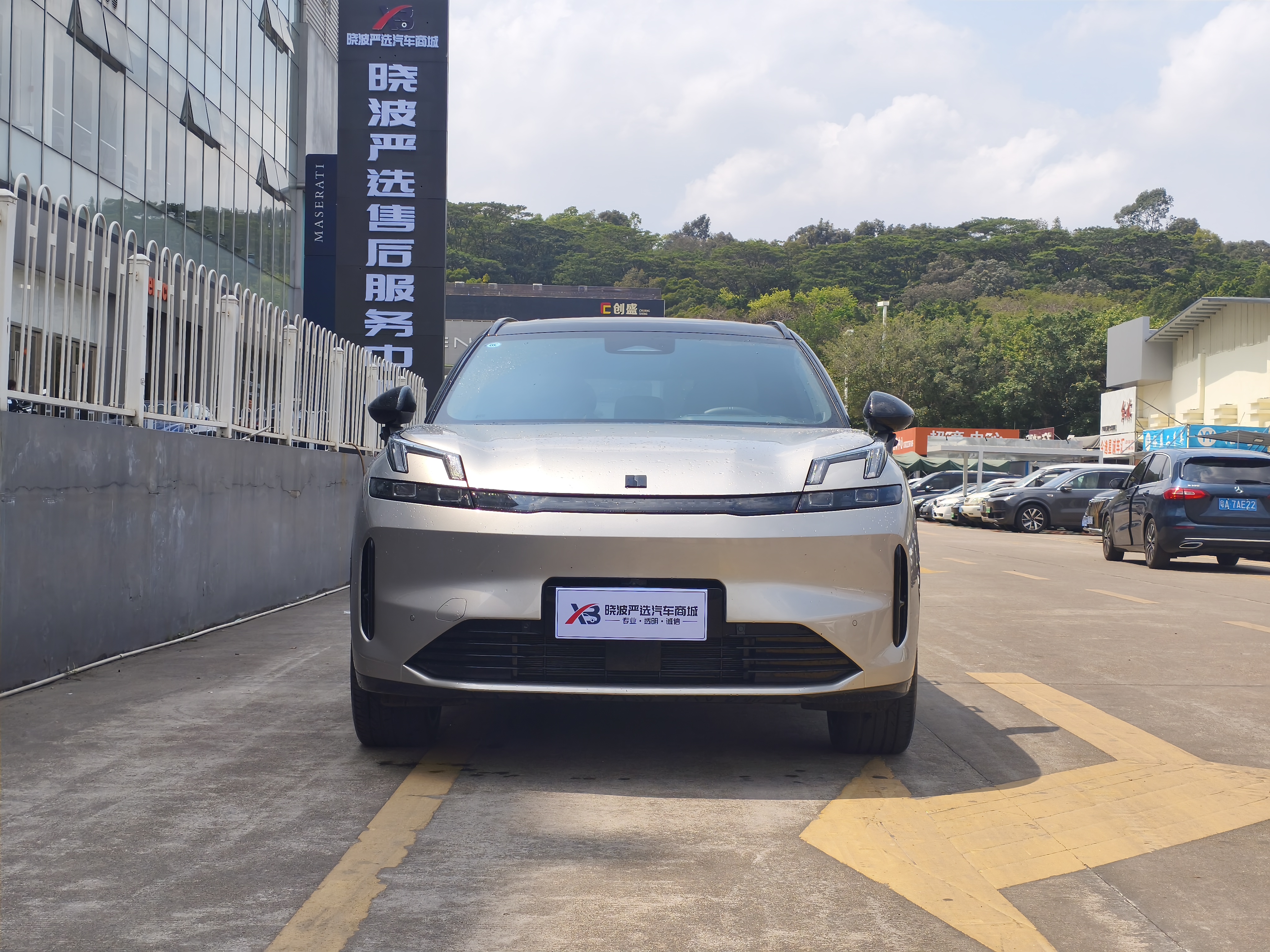 Lynk & Co 08 EM-P 2024 car image #2