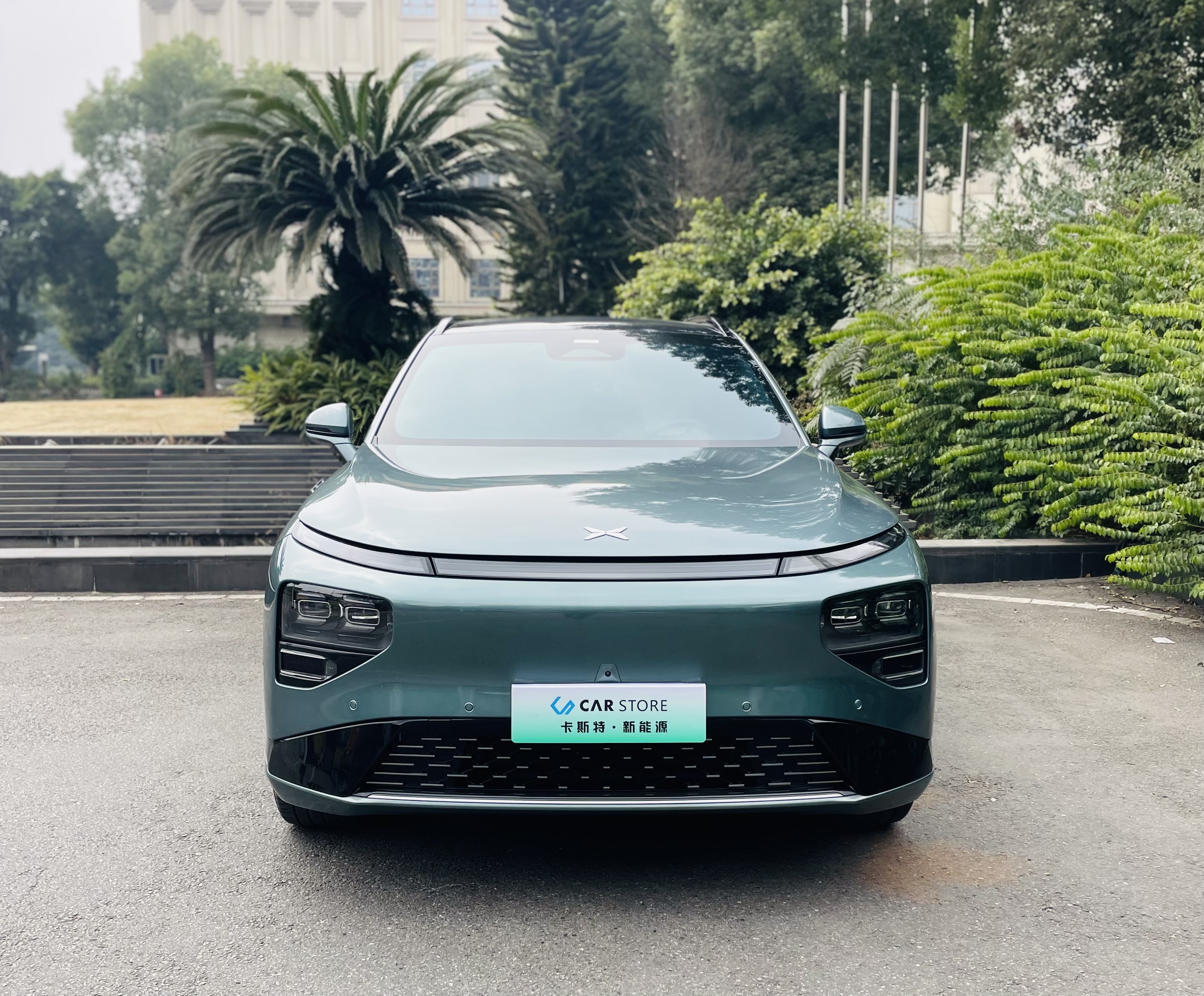 Xpeng G9 2024 car image #2