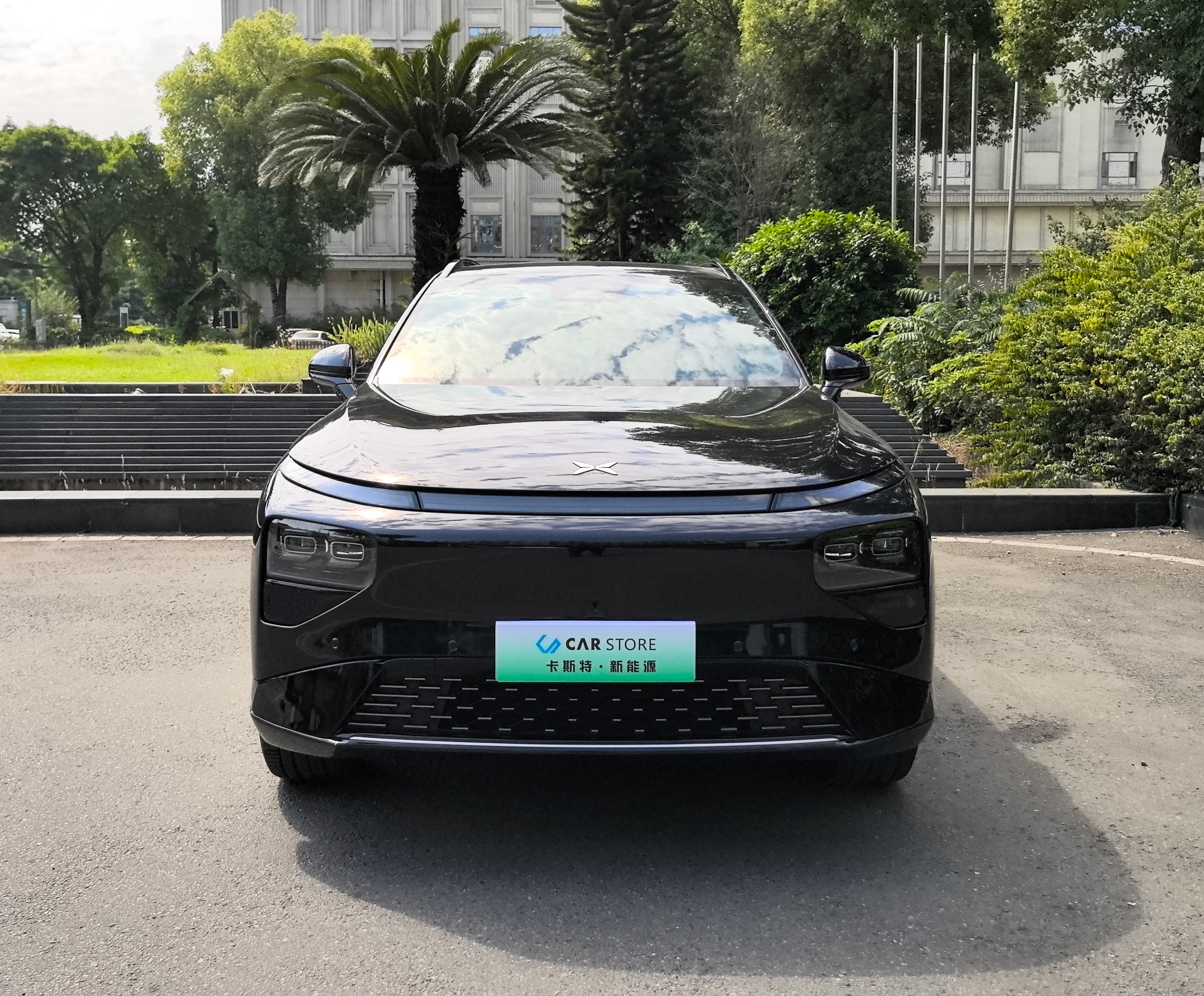 Xpeng G9 2025 car image #2