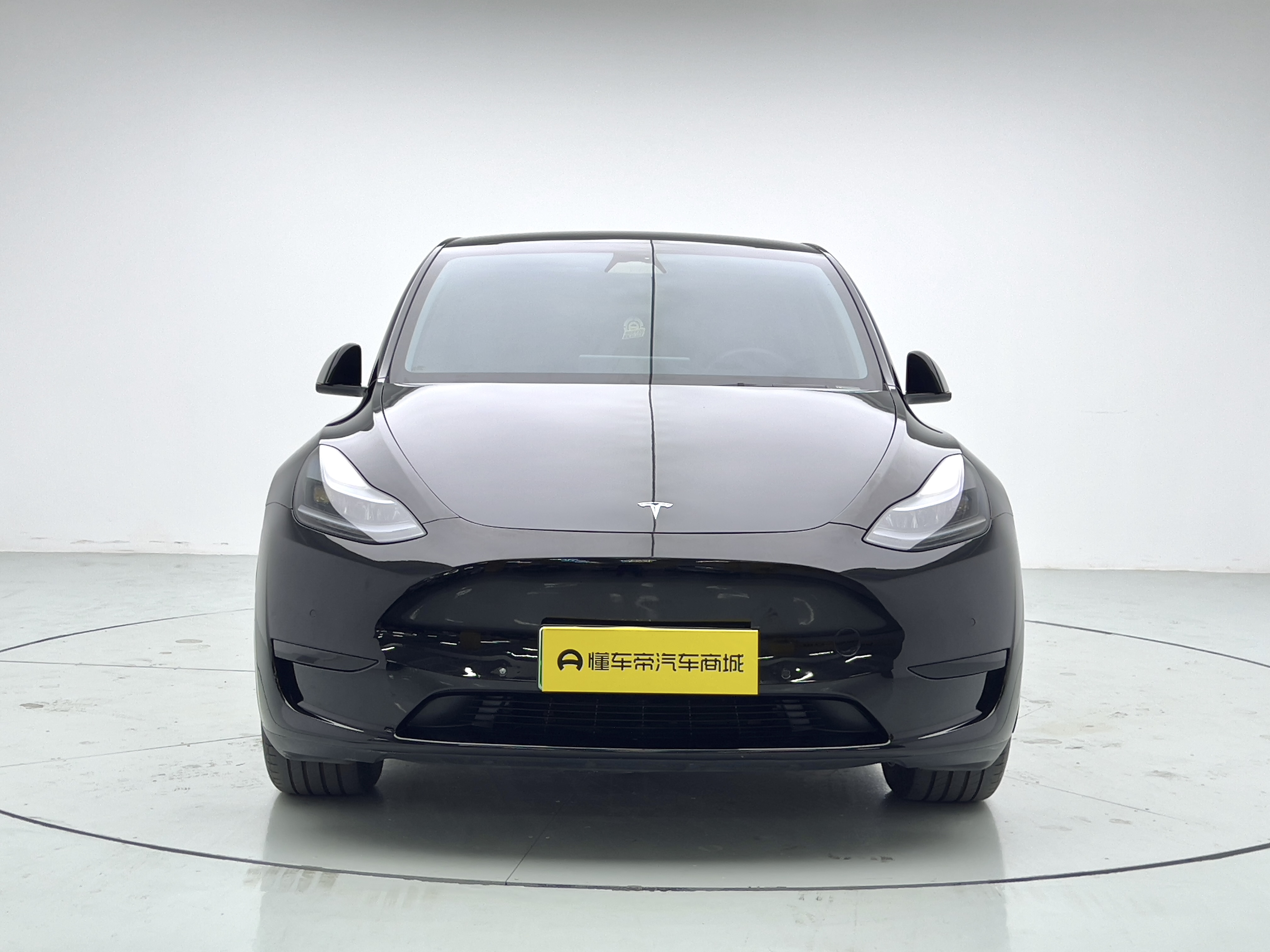 Tesla Model Y 2023 car image #2