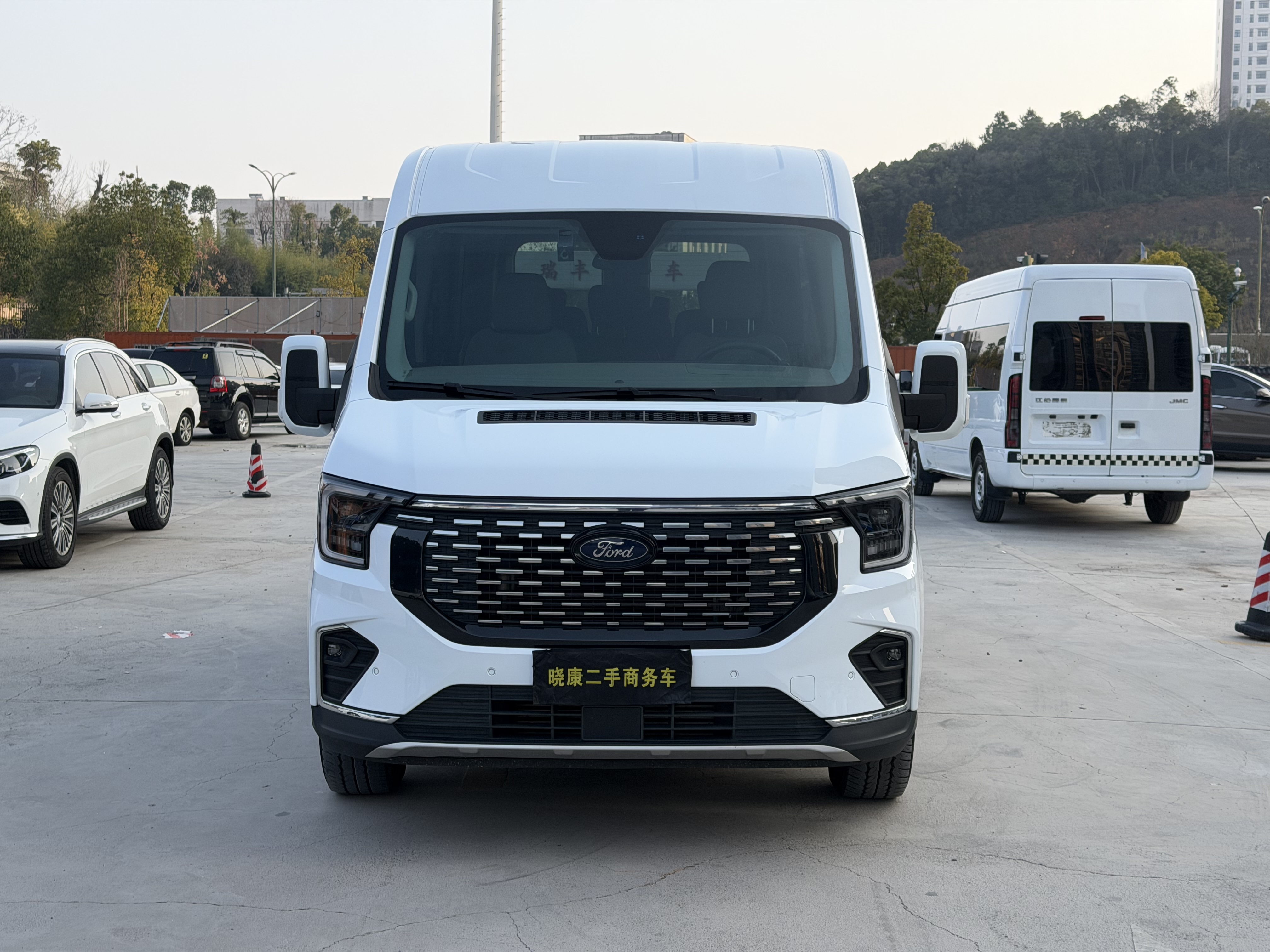 Ford Transit T8 2024 immagine di auto #2