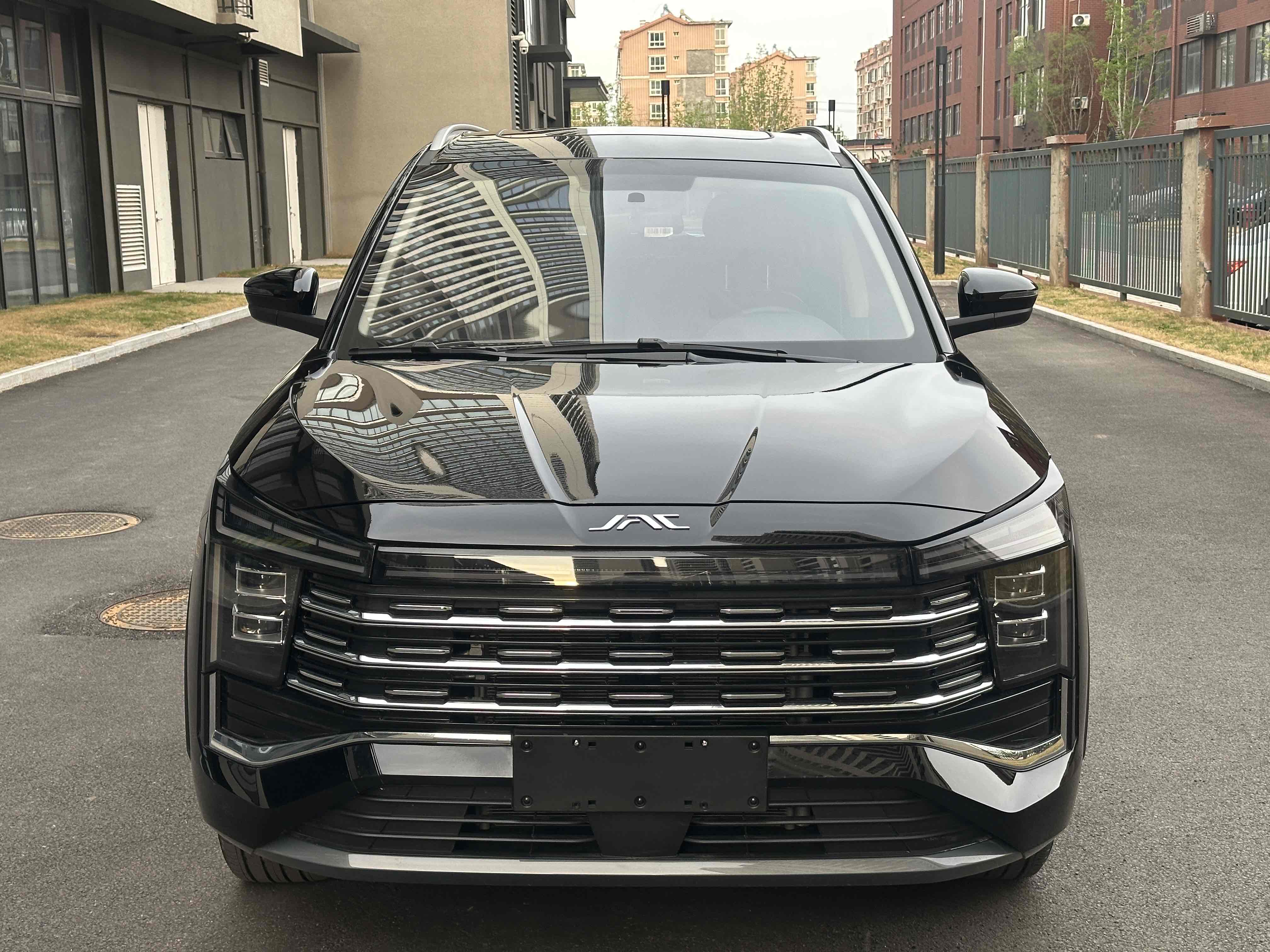 JAC X8 PLUS 2024 car image #2