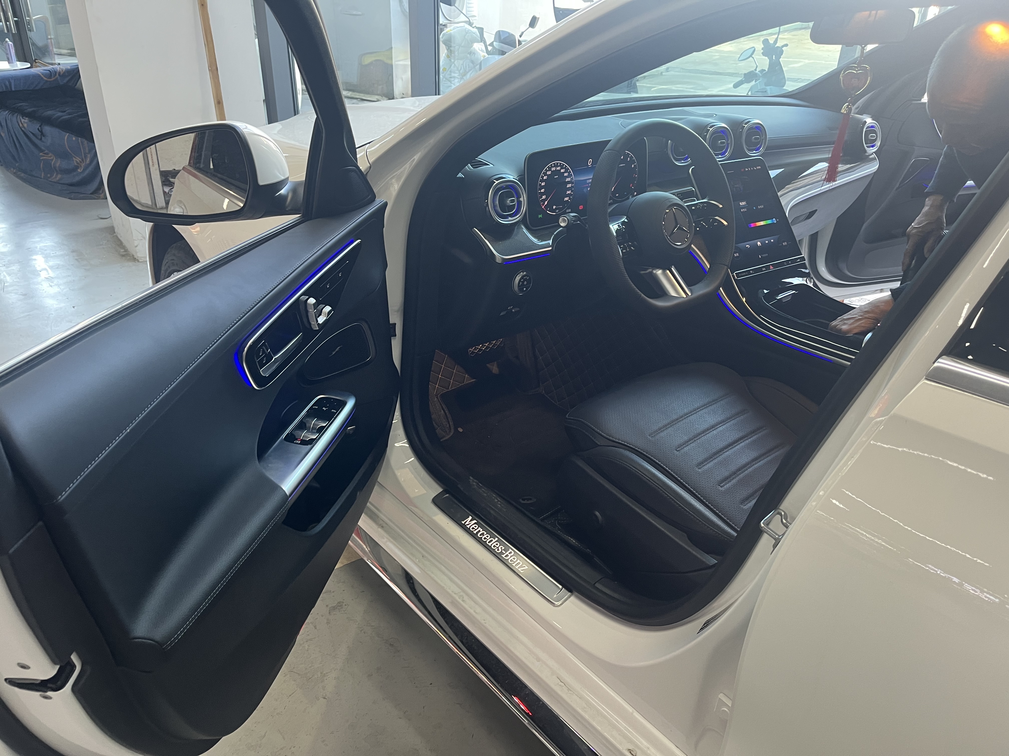 Mercedes-Benz C Class 2025 car image #2