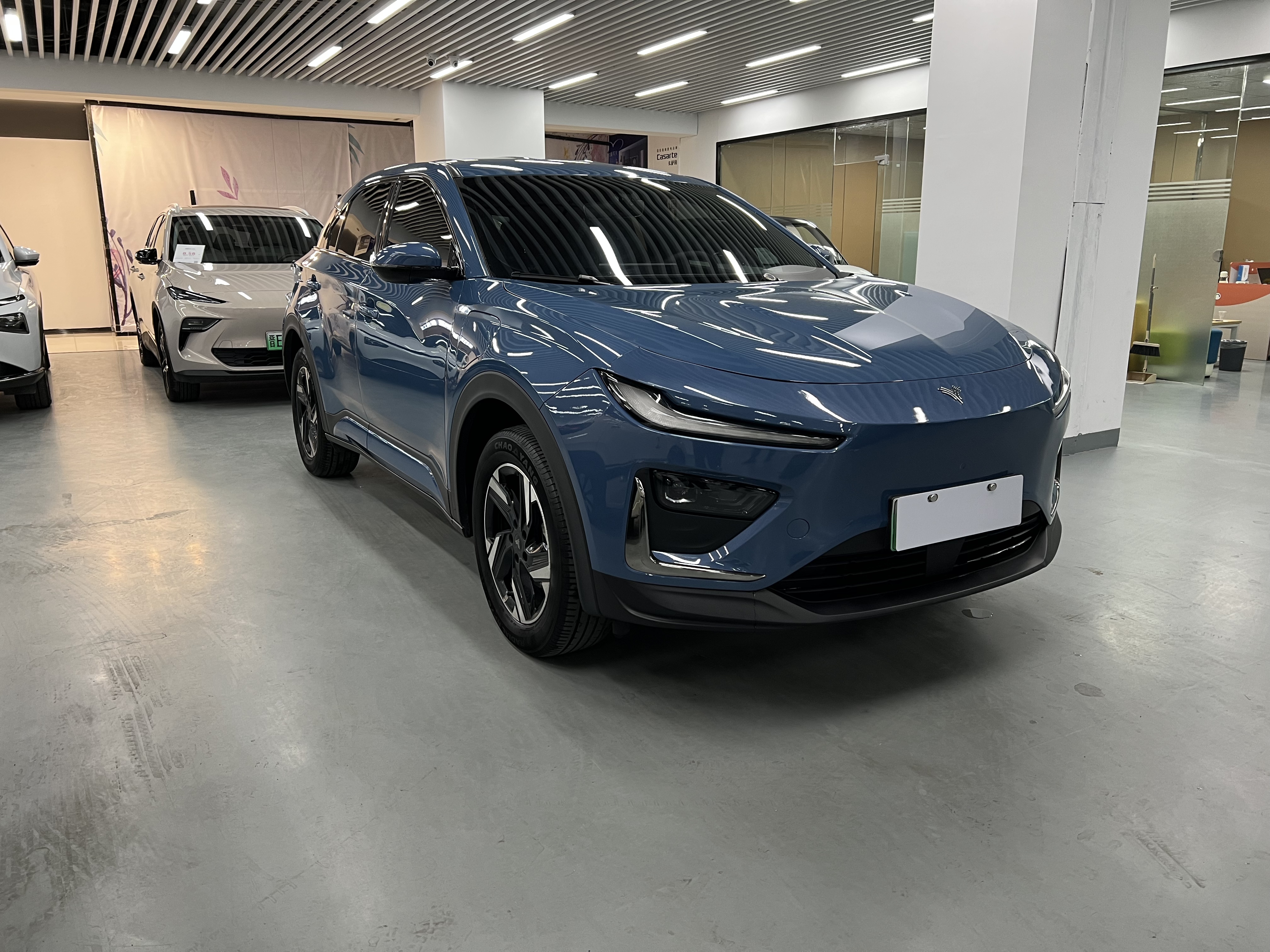 哪吒汽车 哪吒X 2023 汽车图片 #2