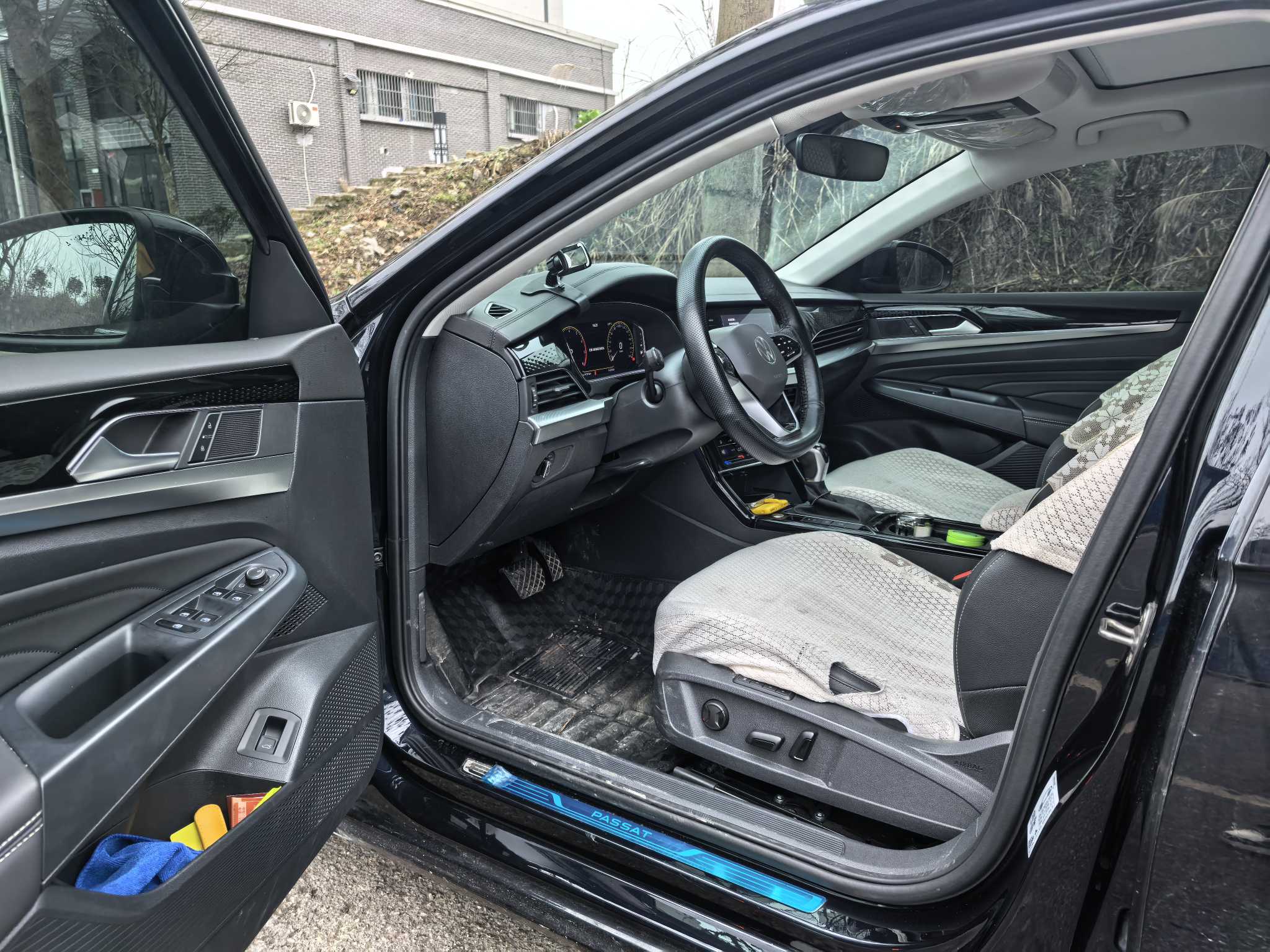 Volkswagen Passat 2024 car image #2