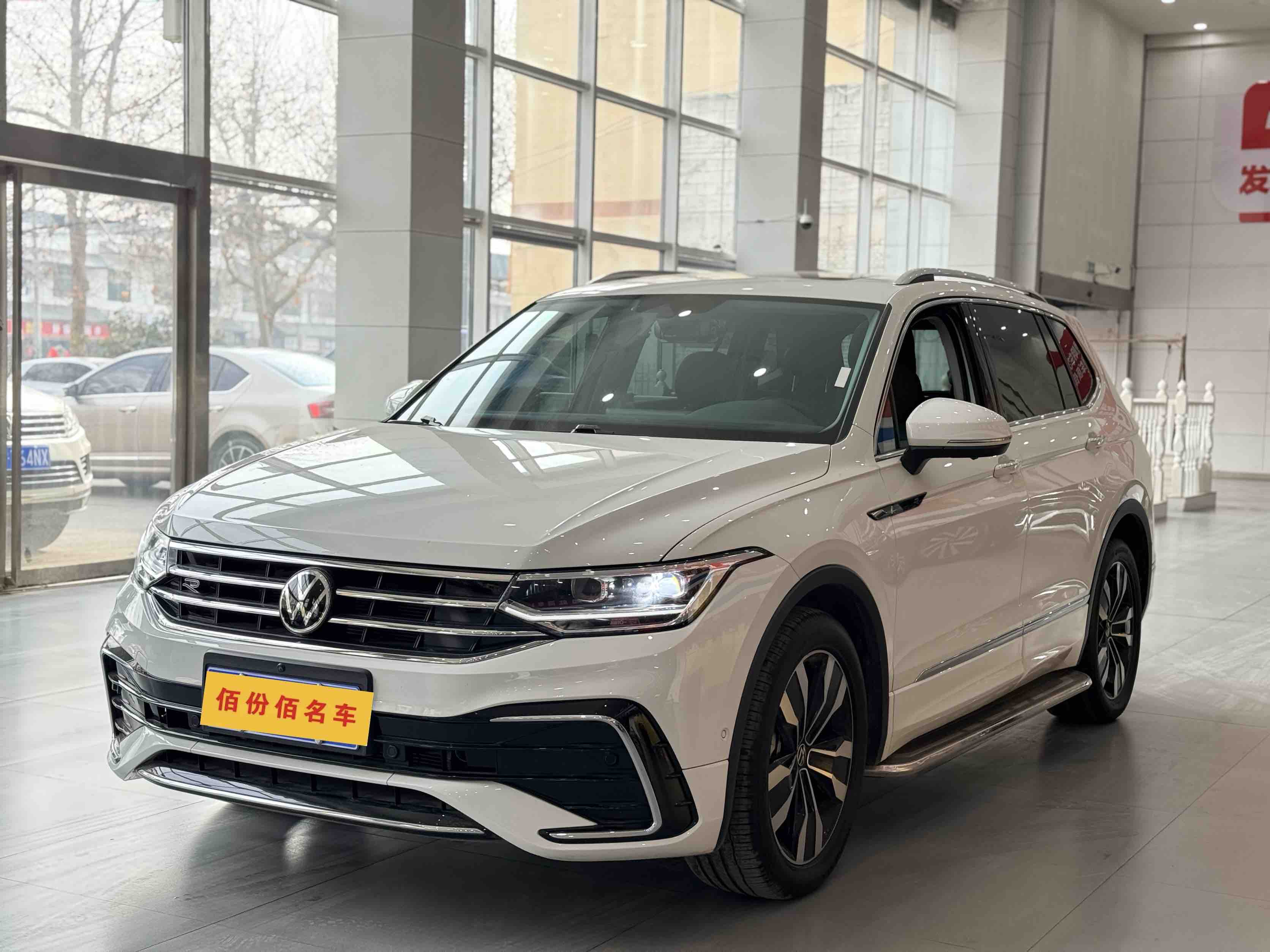 Volkswagen Tiguan L 2024 car image #2