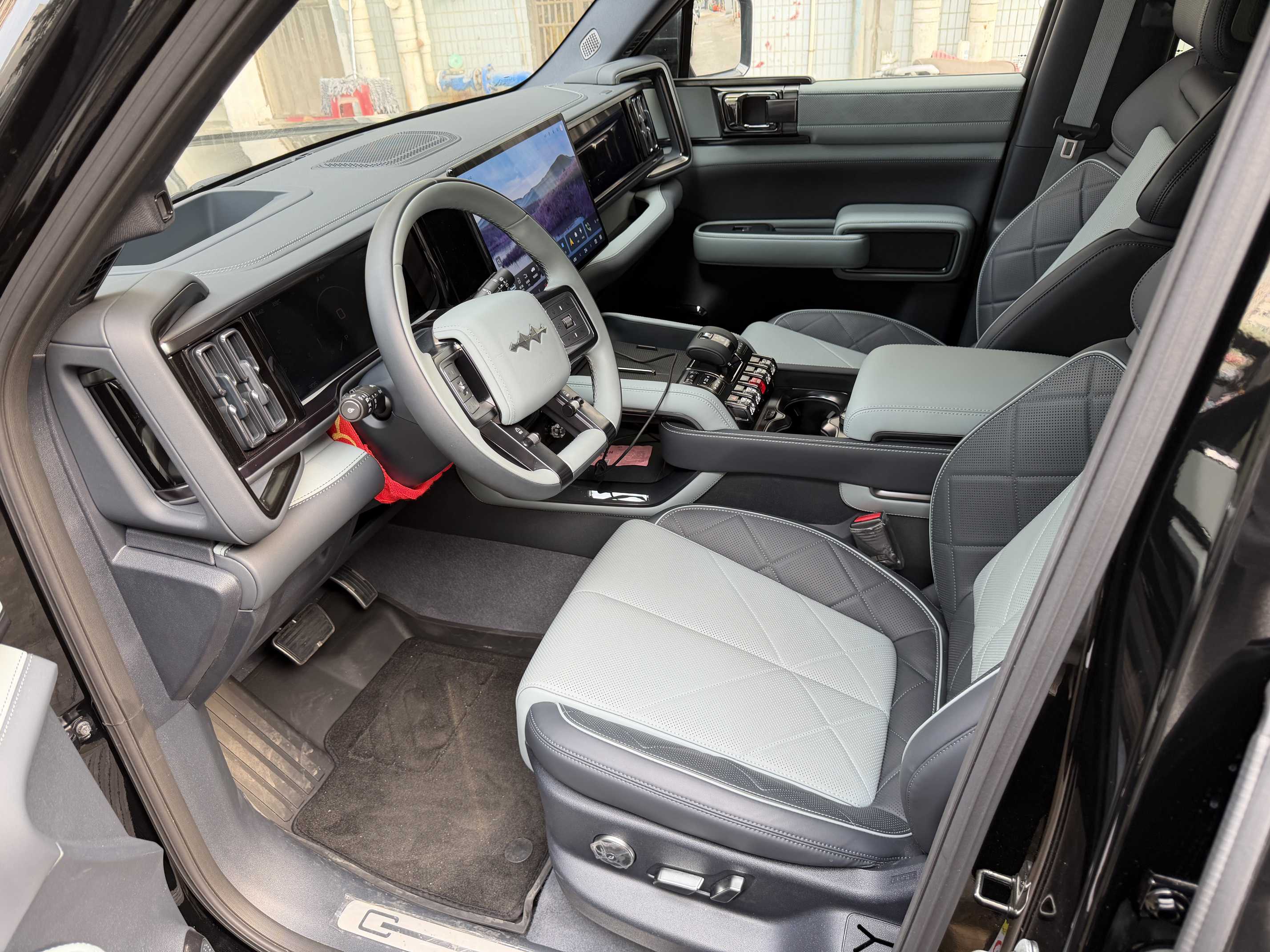 FangChengBao Leopard 5 2025 car image #2