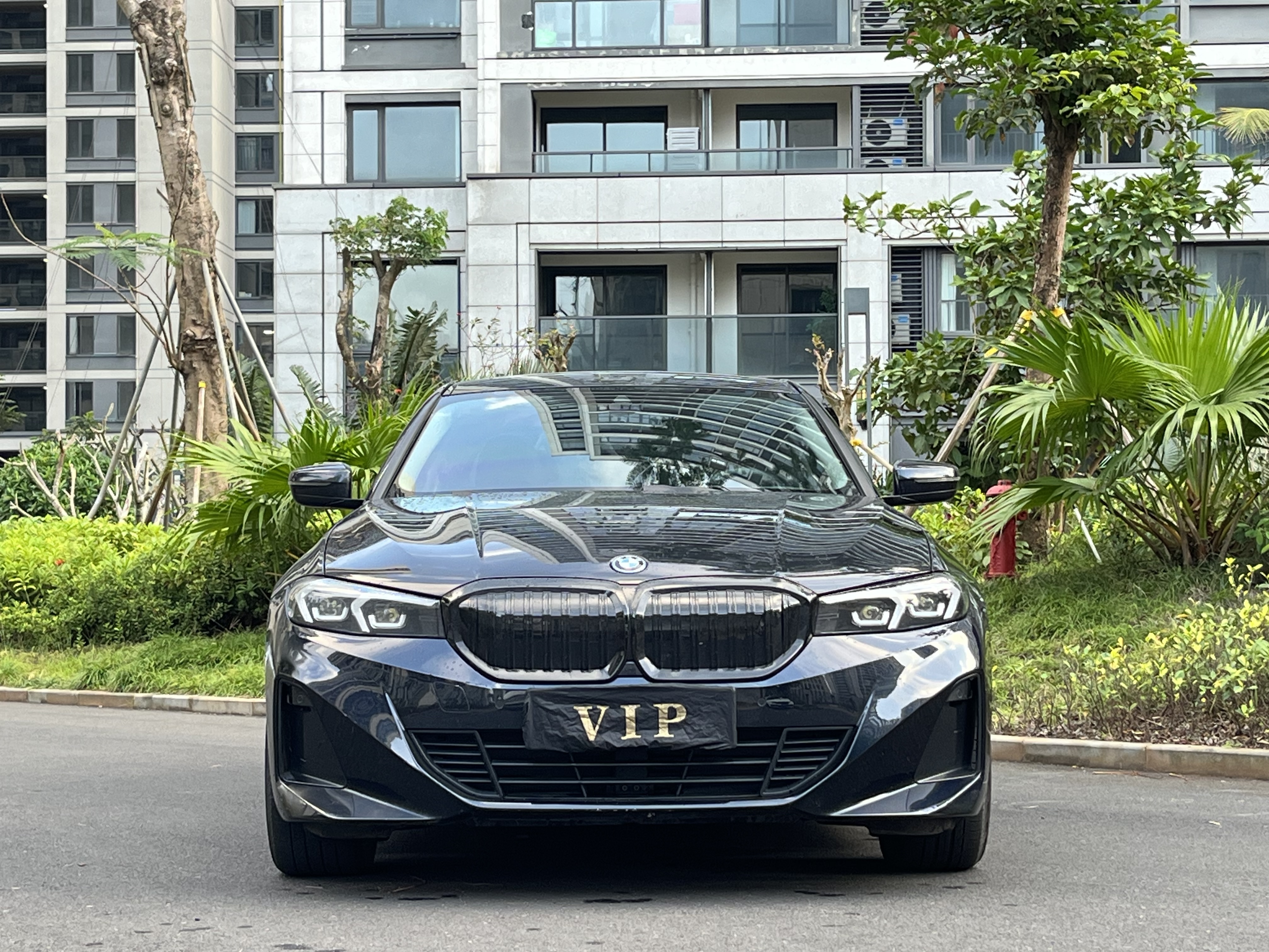 BMW i3 2023 car image #2