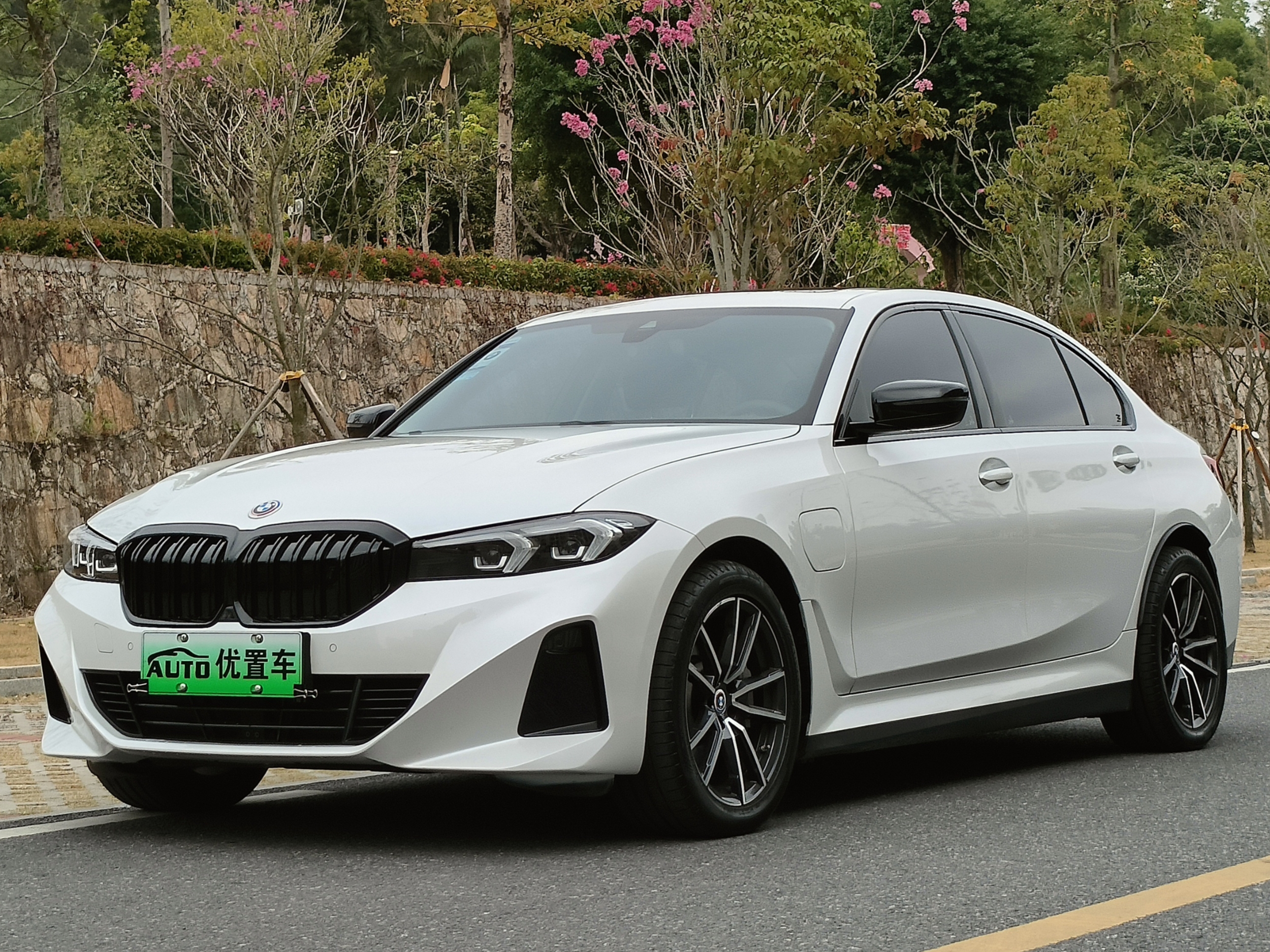 BMW i3 2024 car image #2