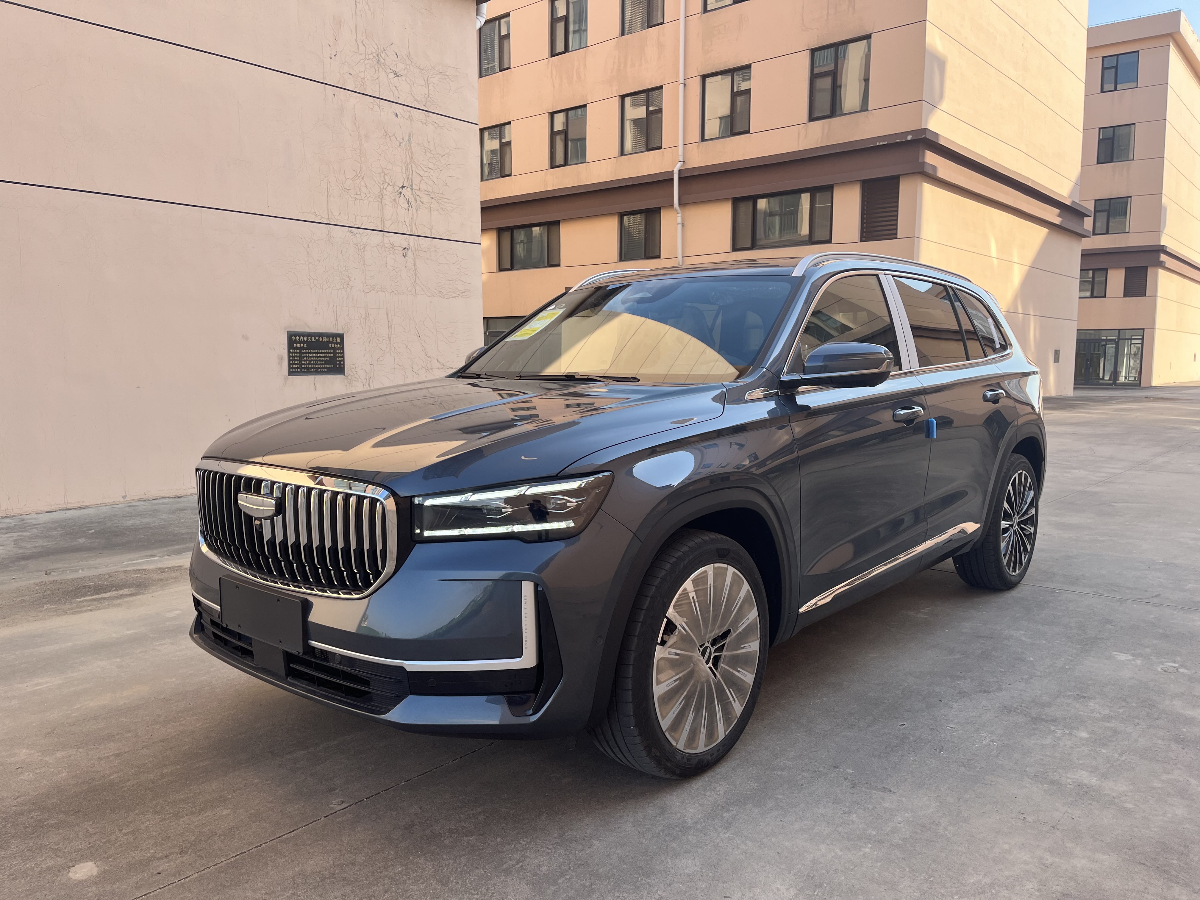 GEELY Monjaro MHEV 2025 #2 GEELY Monjaro MHEV 2025 car image #2