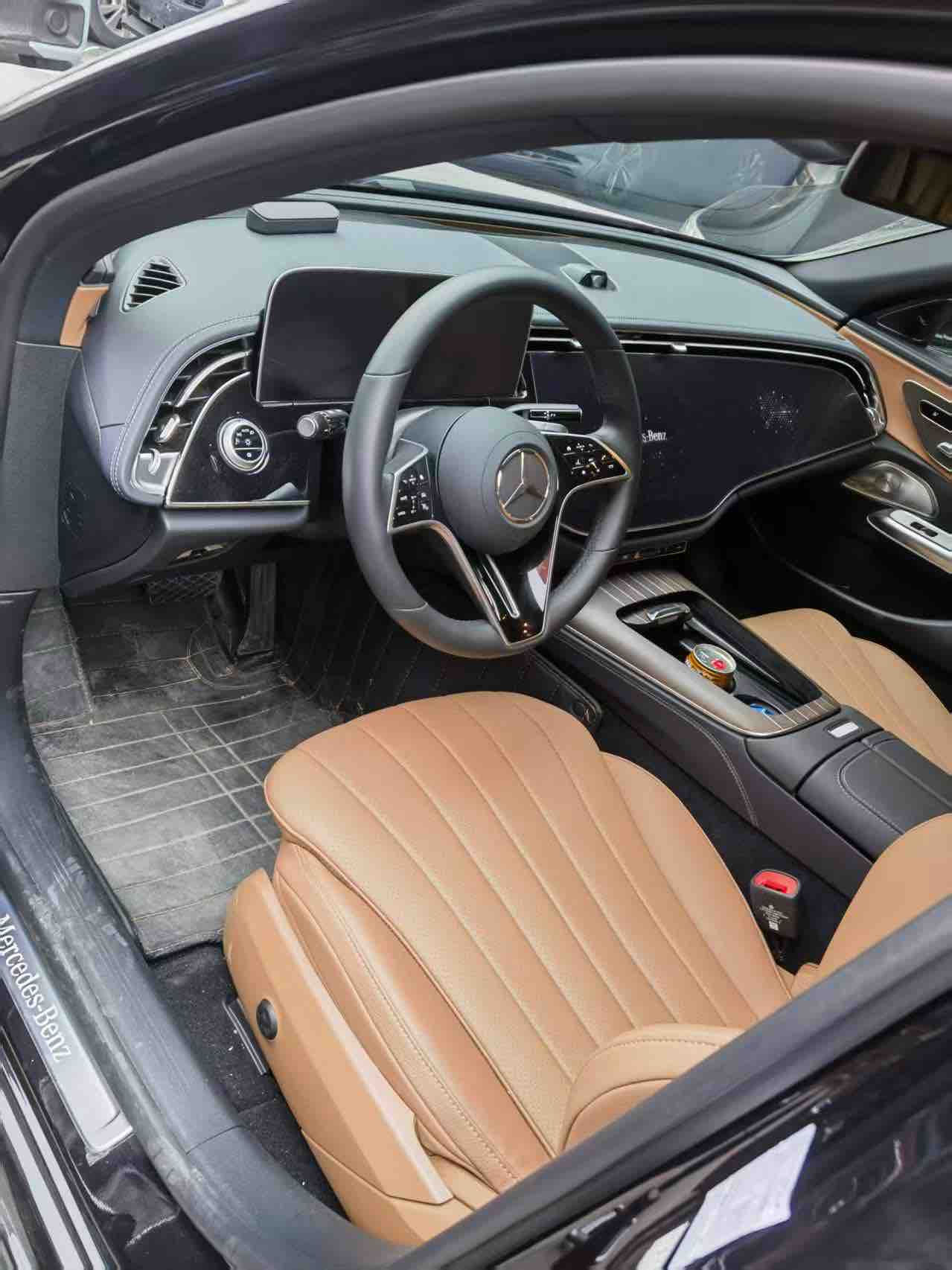 Mercedes-Benz E Class 2025 car image #2