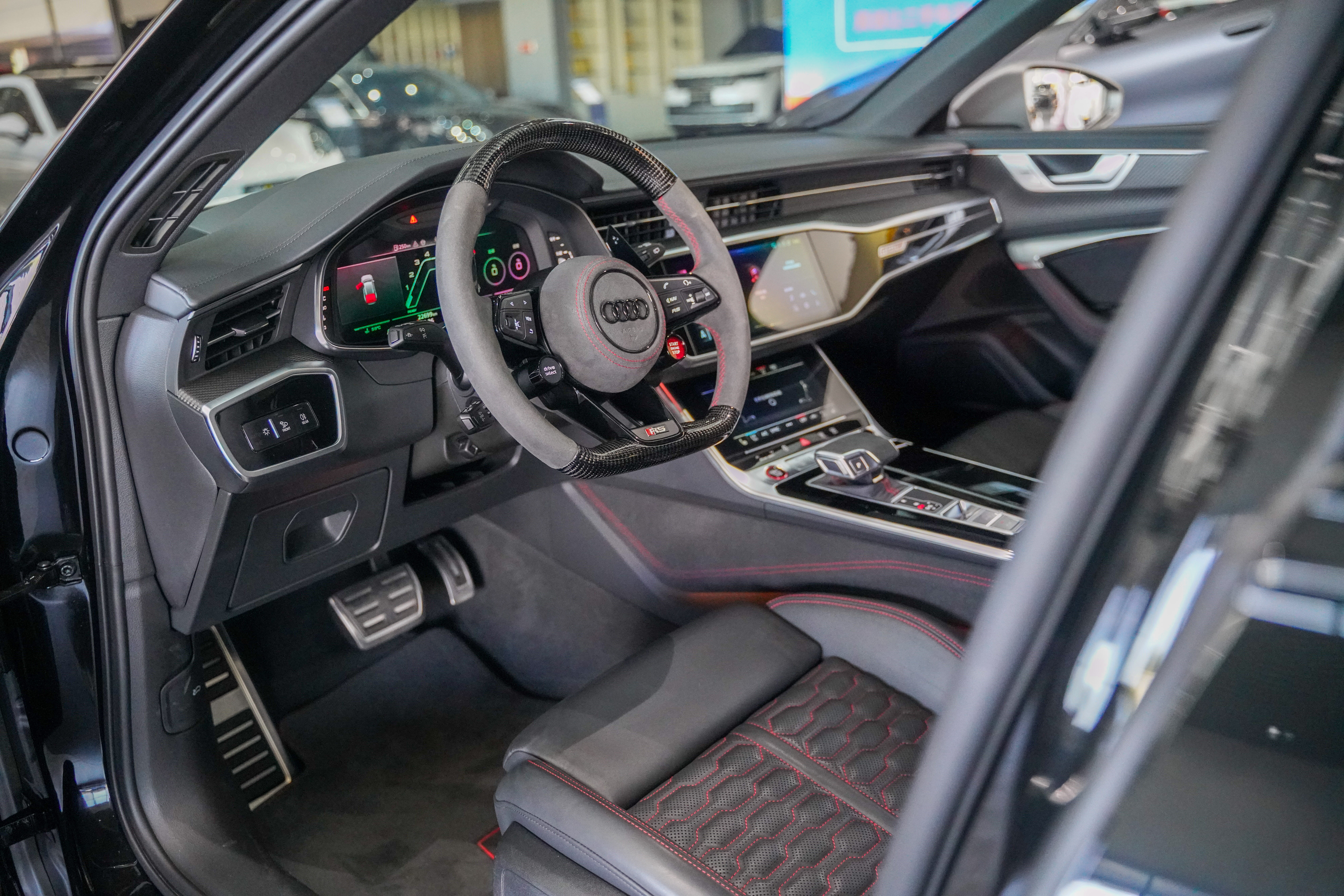 Audi RS 6 2024 car image #2