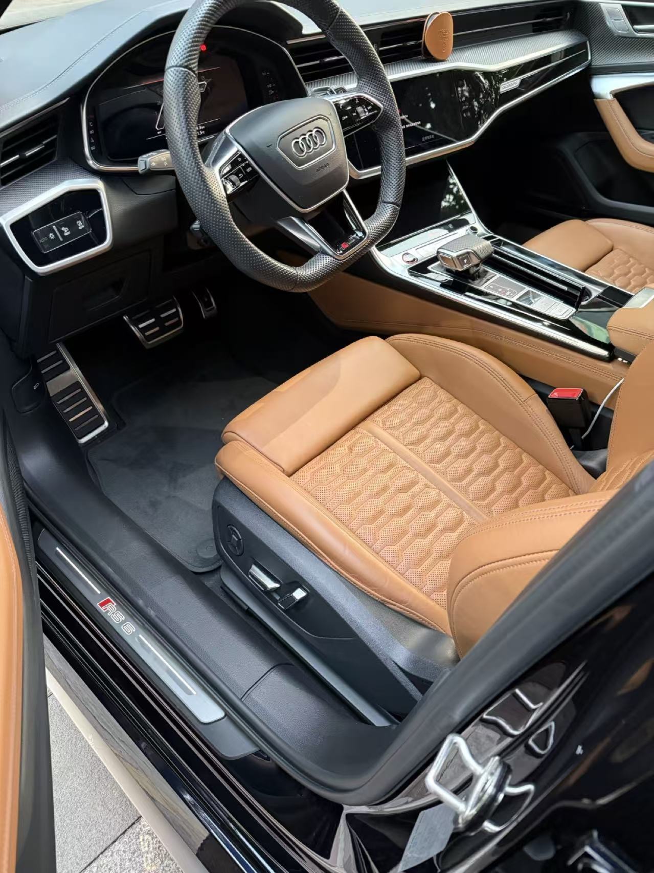 Audi RS 6 2024 immagine di auto #2