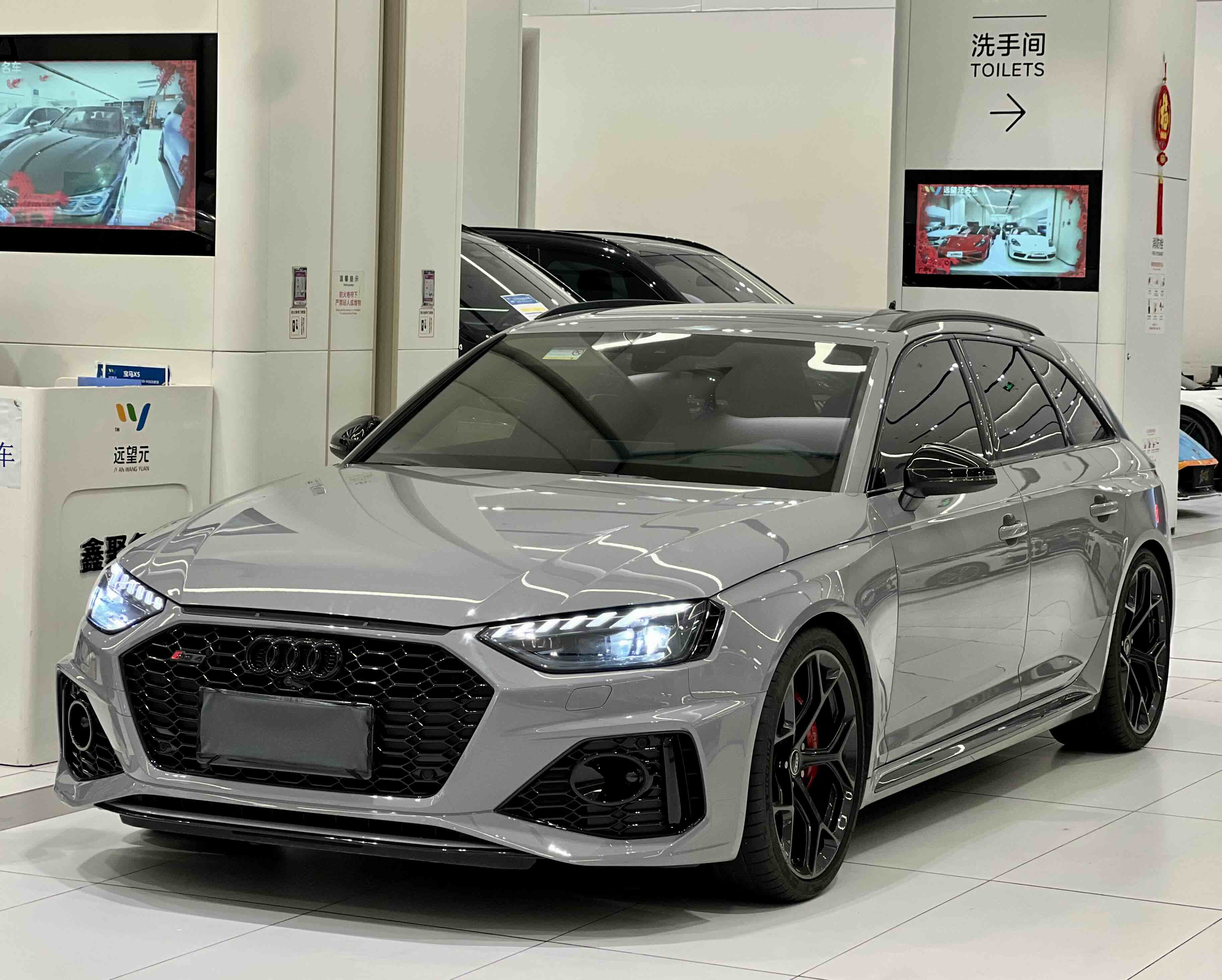 Audi RS 4 2024 immagine di auto #2